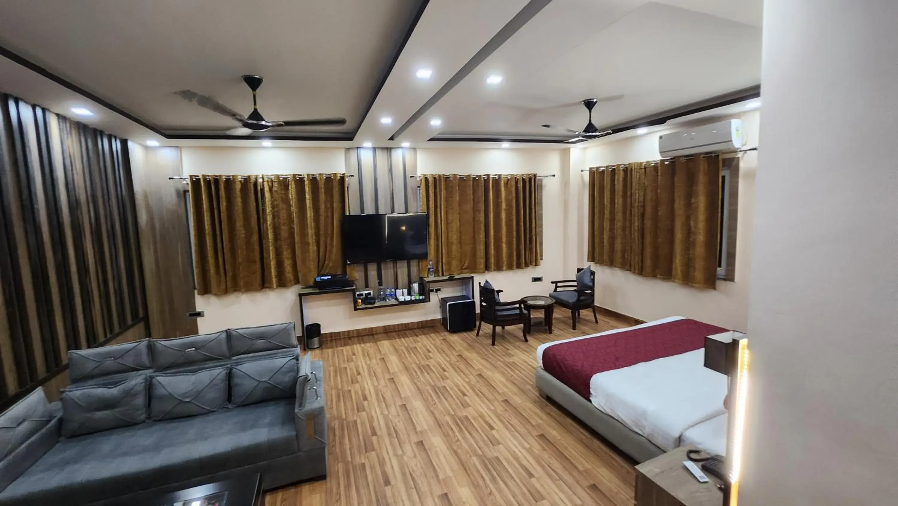 Photo of the whole room, Bed in THE BODHI PALACE RESORT Photo of the whole room, Bed in THE BODHI PALACE RESORT