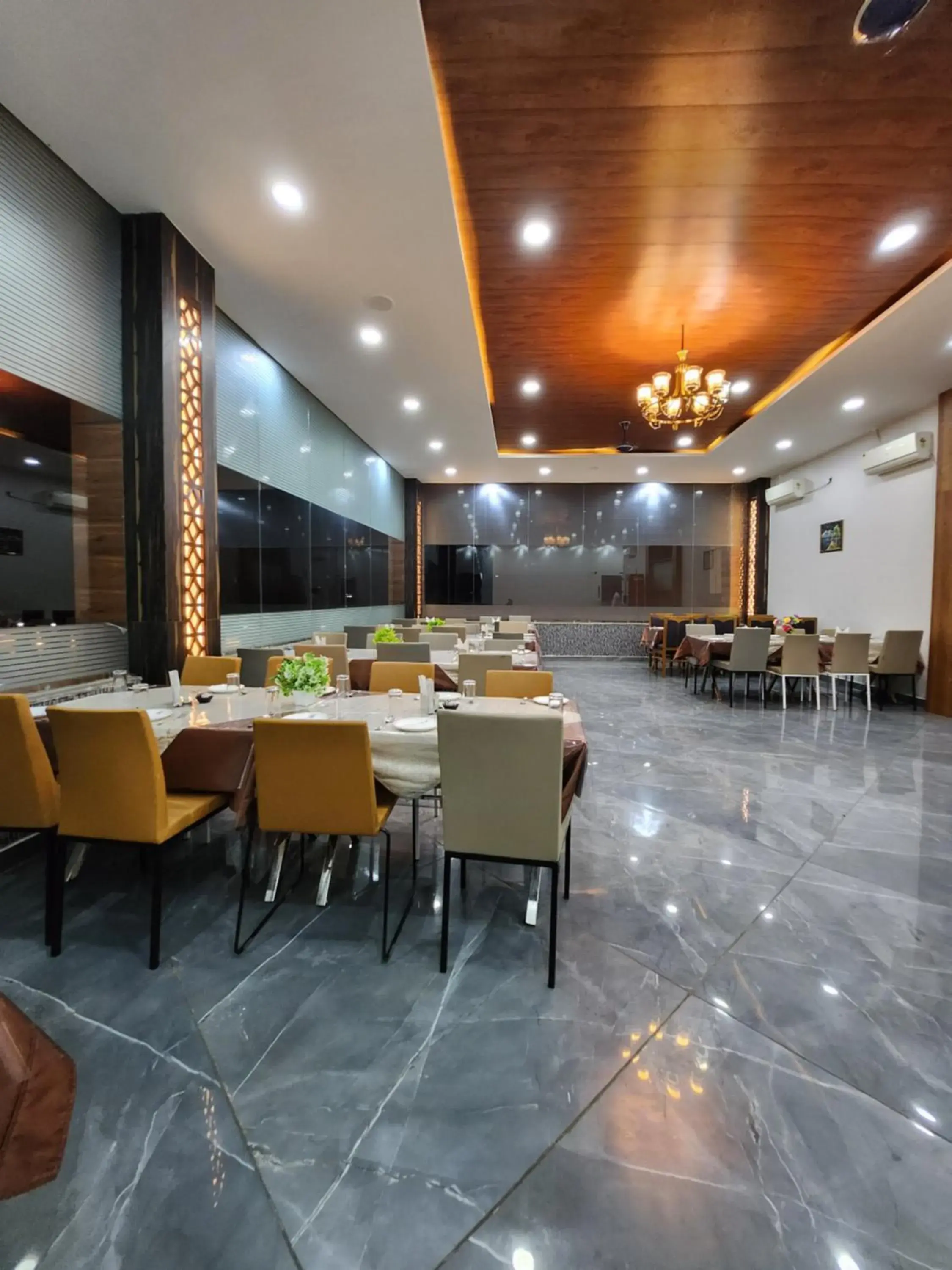 Restaurant/places to eat in THE BODHI PALACE RESORT Restaurant/places to eat in THE BODHI PALACE RESORT