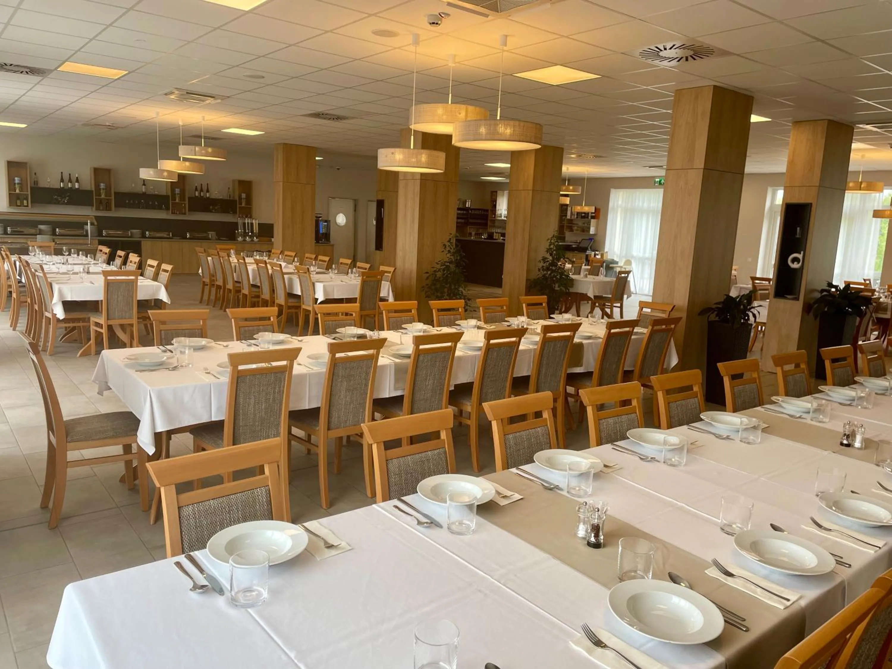 Restaurant/places to eat in Gyirmót Sport & Wellness Hotel