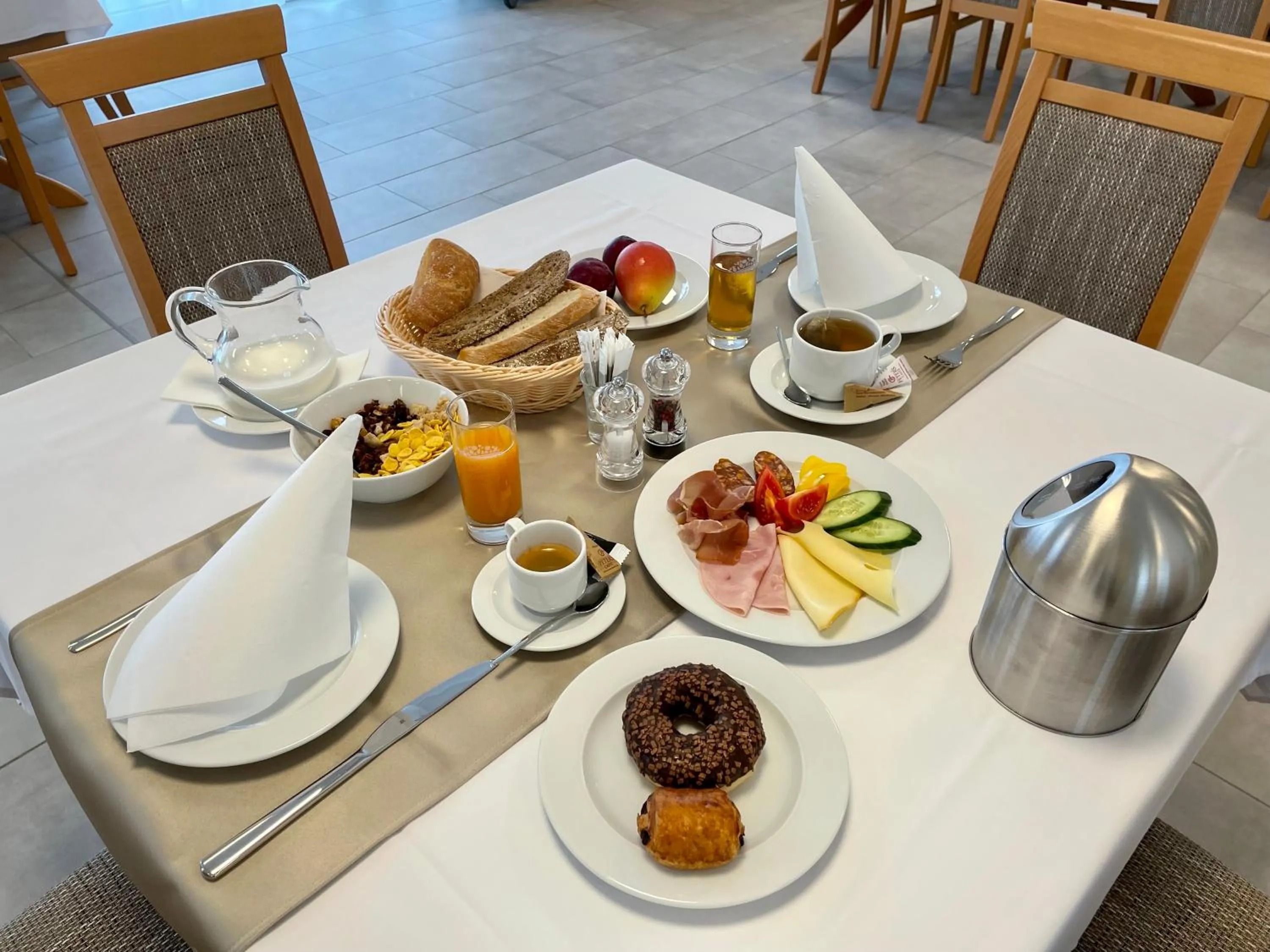 Food and drinks in Gyirmót Sport & Wellness Hotel