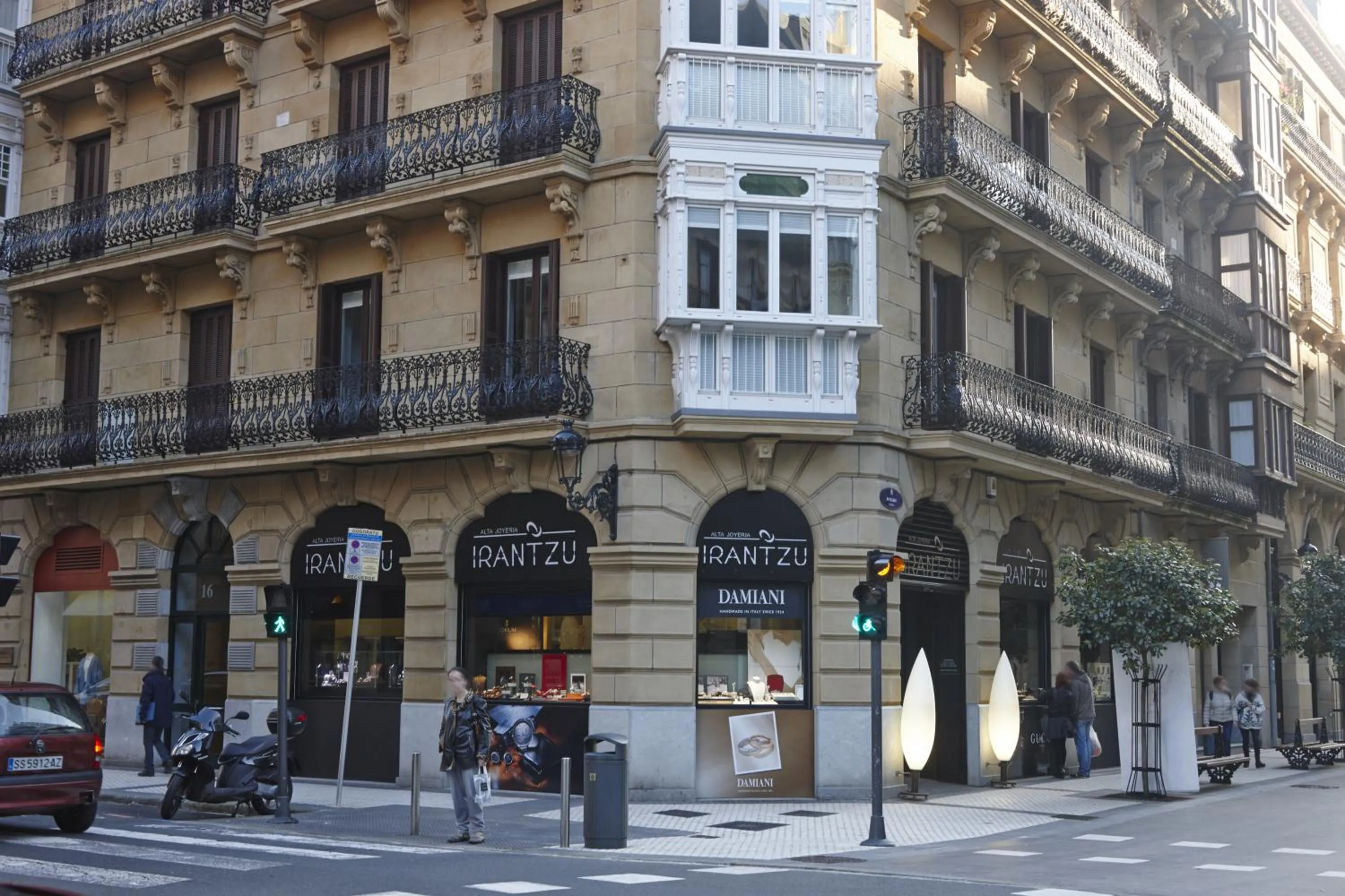 Facade/entrance in Easo Suite 7 by FeelFree Rentals