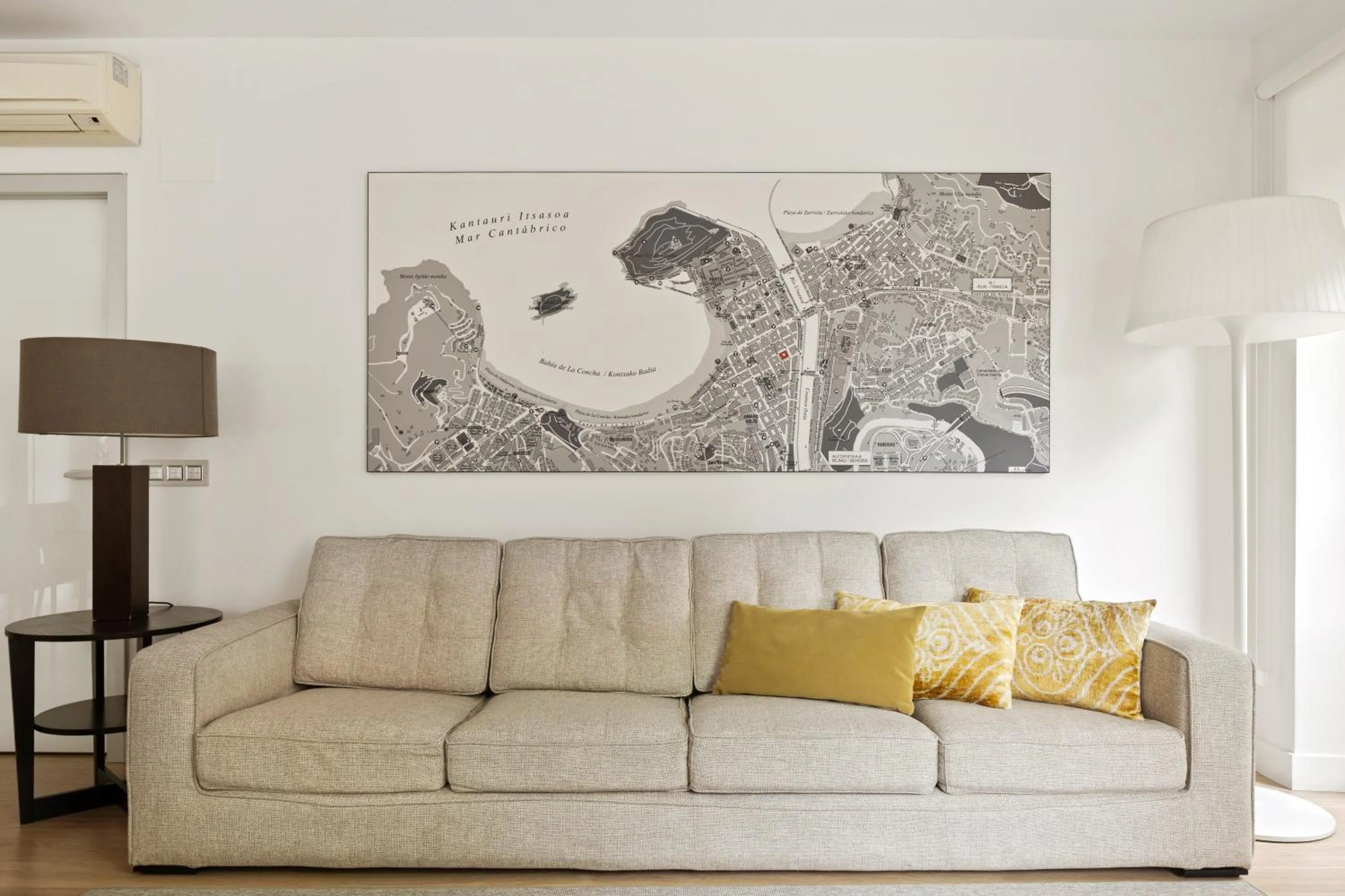 Living room in Easo Suite 7 by FeelFree Rentals