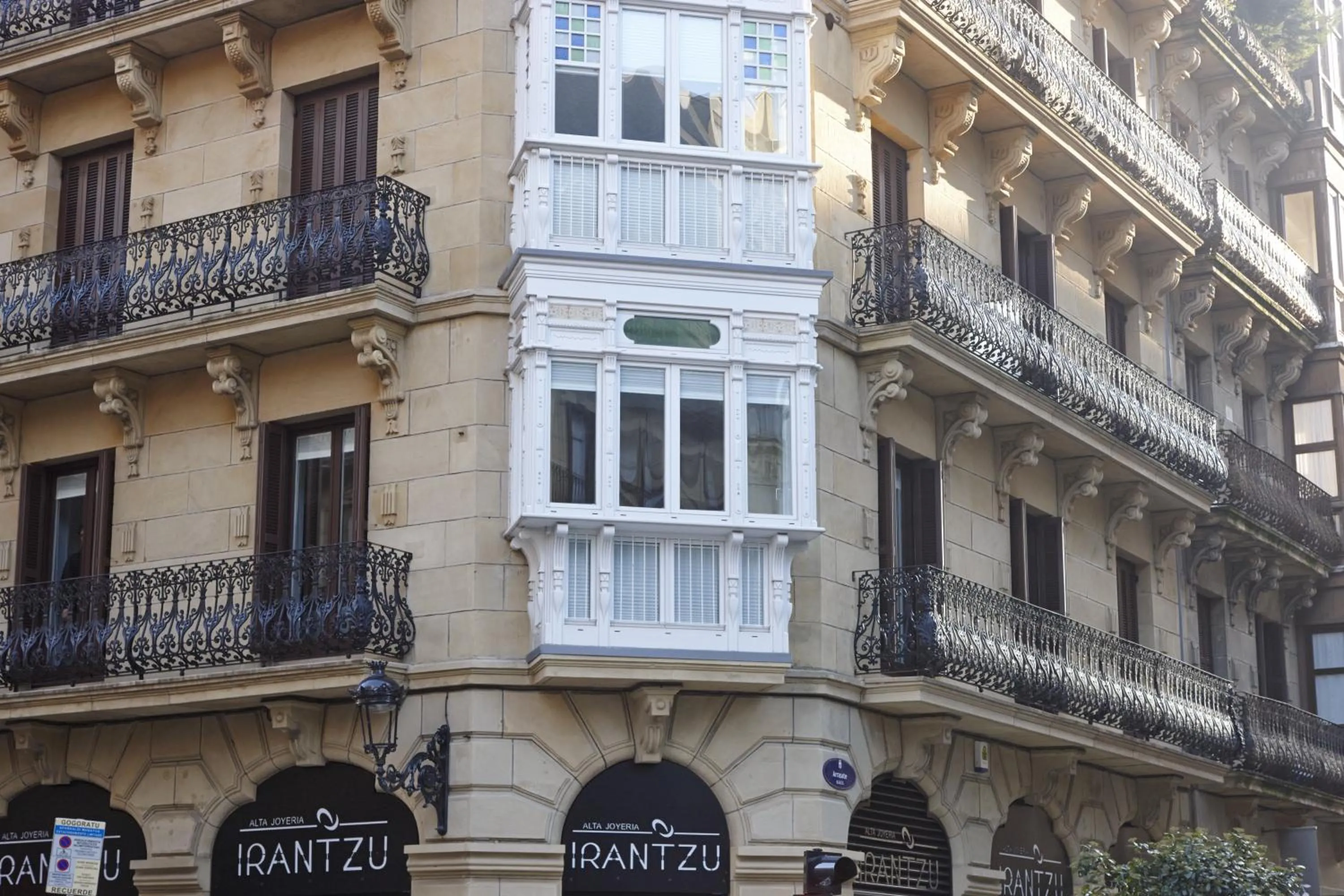 Facade/entrance in Easo Suite 7 by FeelFree Rentals