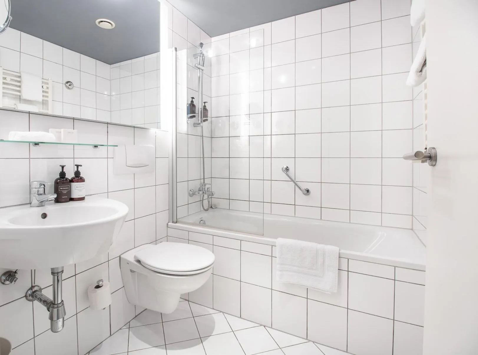 Toilet in K+K Hotel Fenix