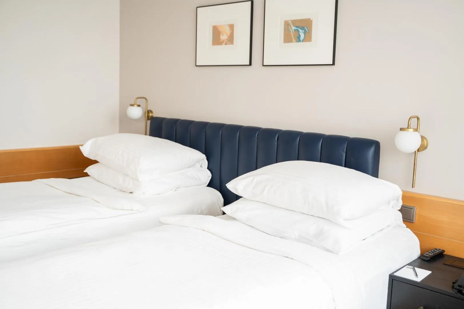 Bed in K+K Hotel Fenix