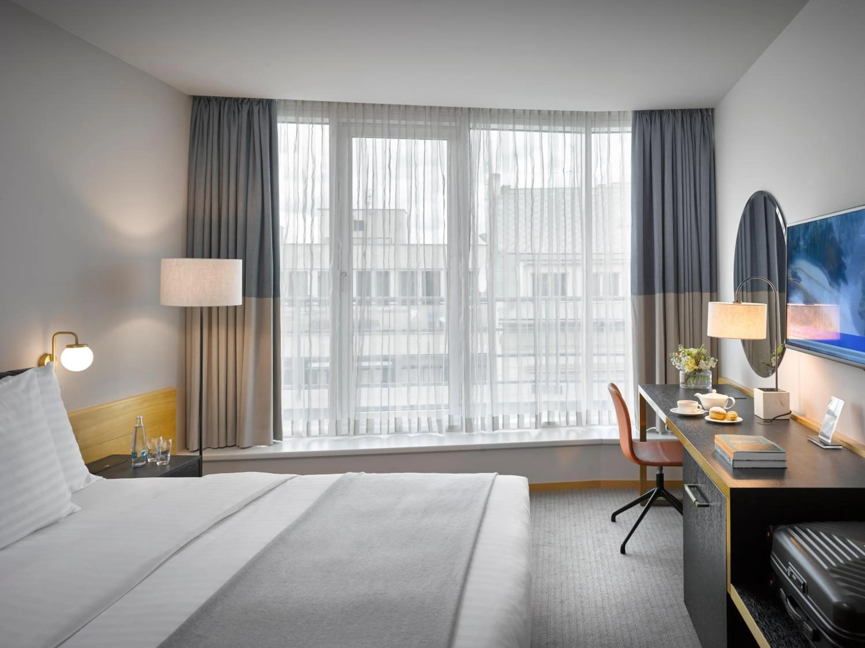 Bathroom, Bed in K+K Hotel Fenix