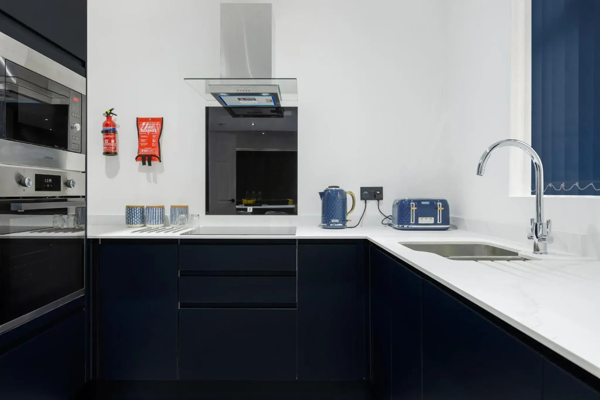 Kitchen or kitchenette in Wellington Suites by Sasco Apartments Kitchen or kitchenette in Wellington Suites by Sasco Apartments