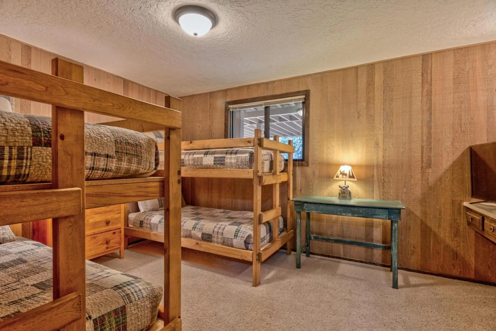 Bed in Lynx - Unit 3
