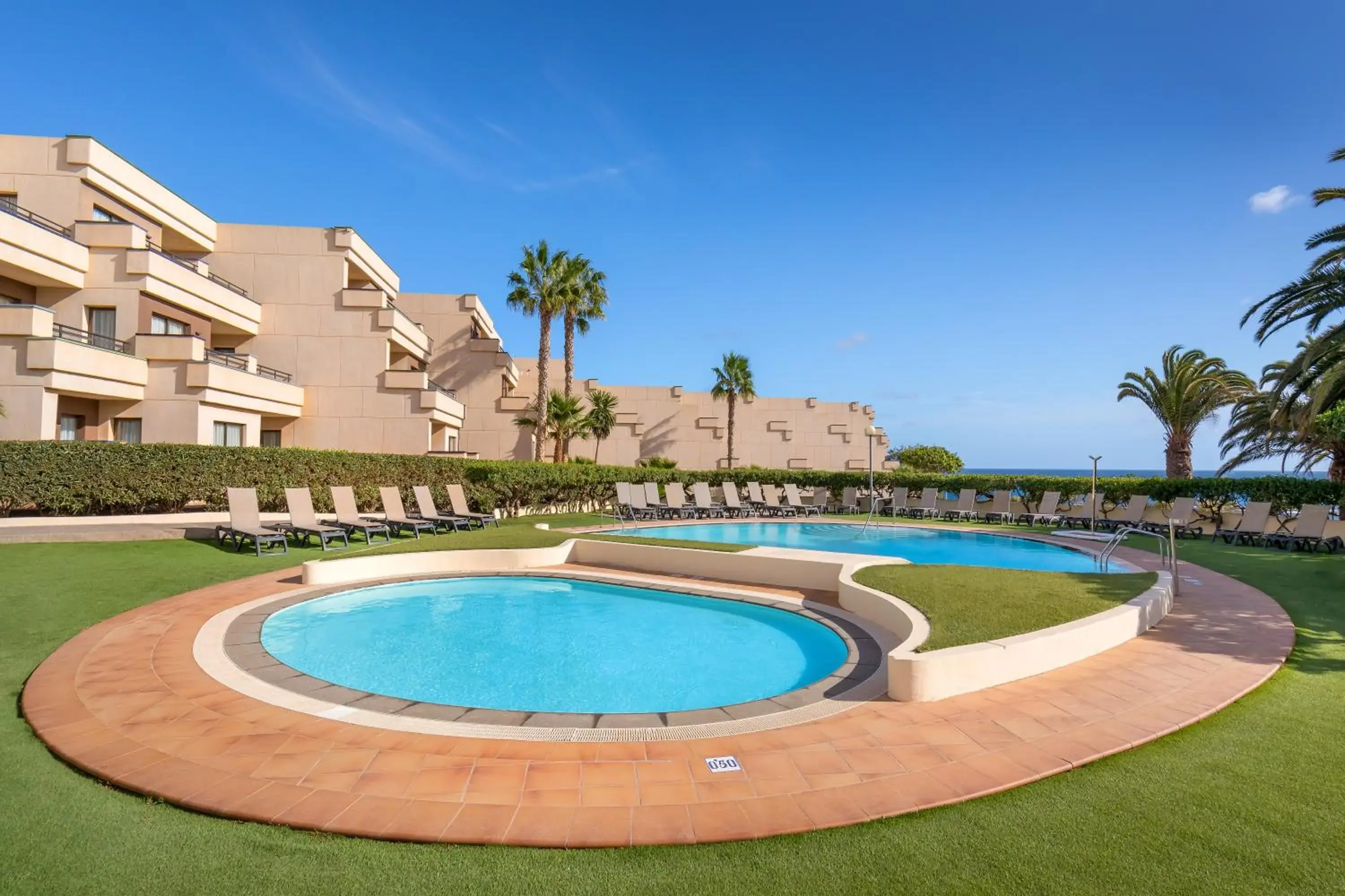 Swimming pool in Barceló Lanzarote Royal Level Swimming pool in Barceló Lanzarote Royal Level