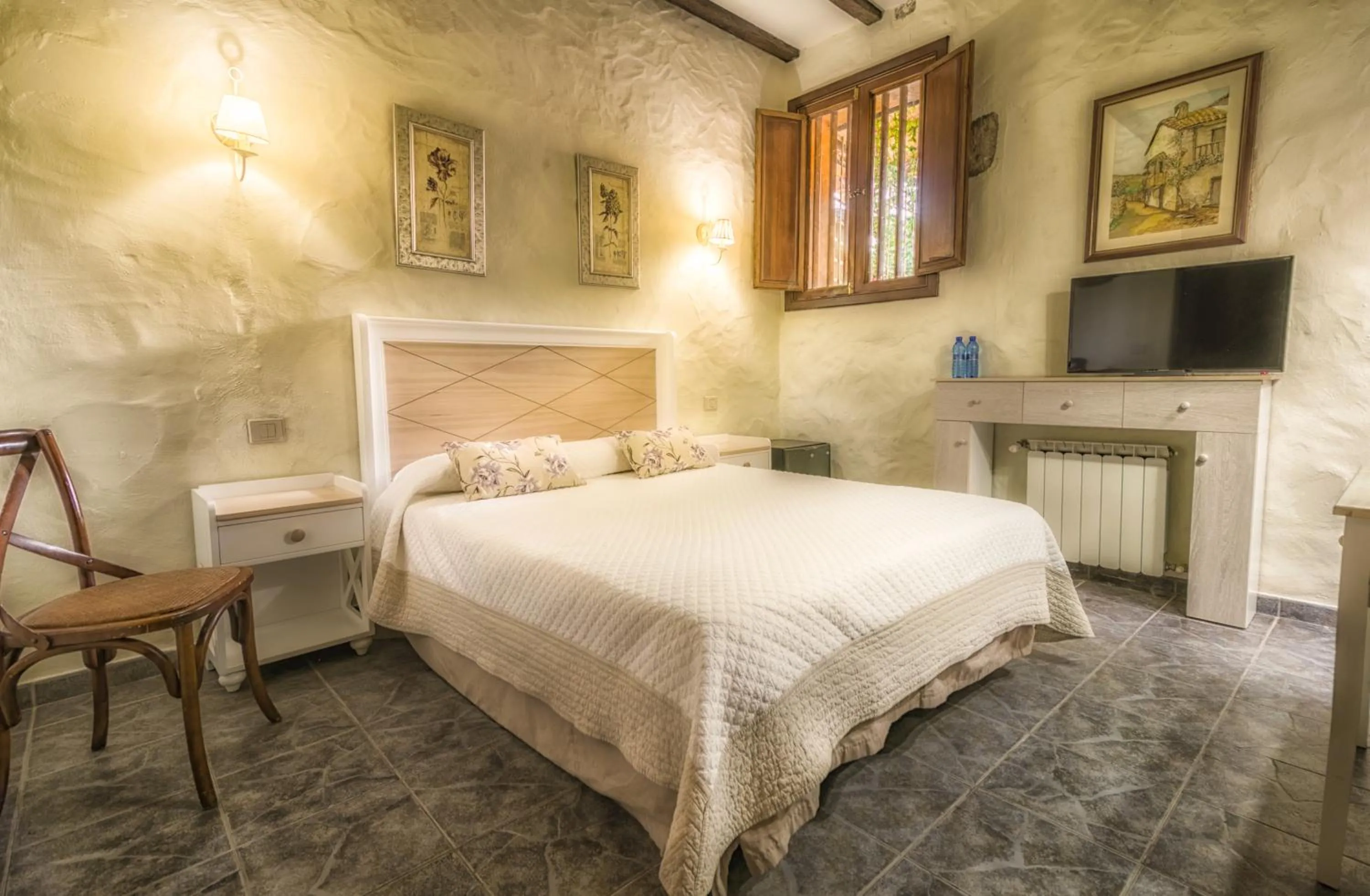Photo of the whole room, Bed in Hotel Rural LIVVO Maipez
