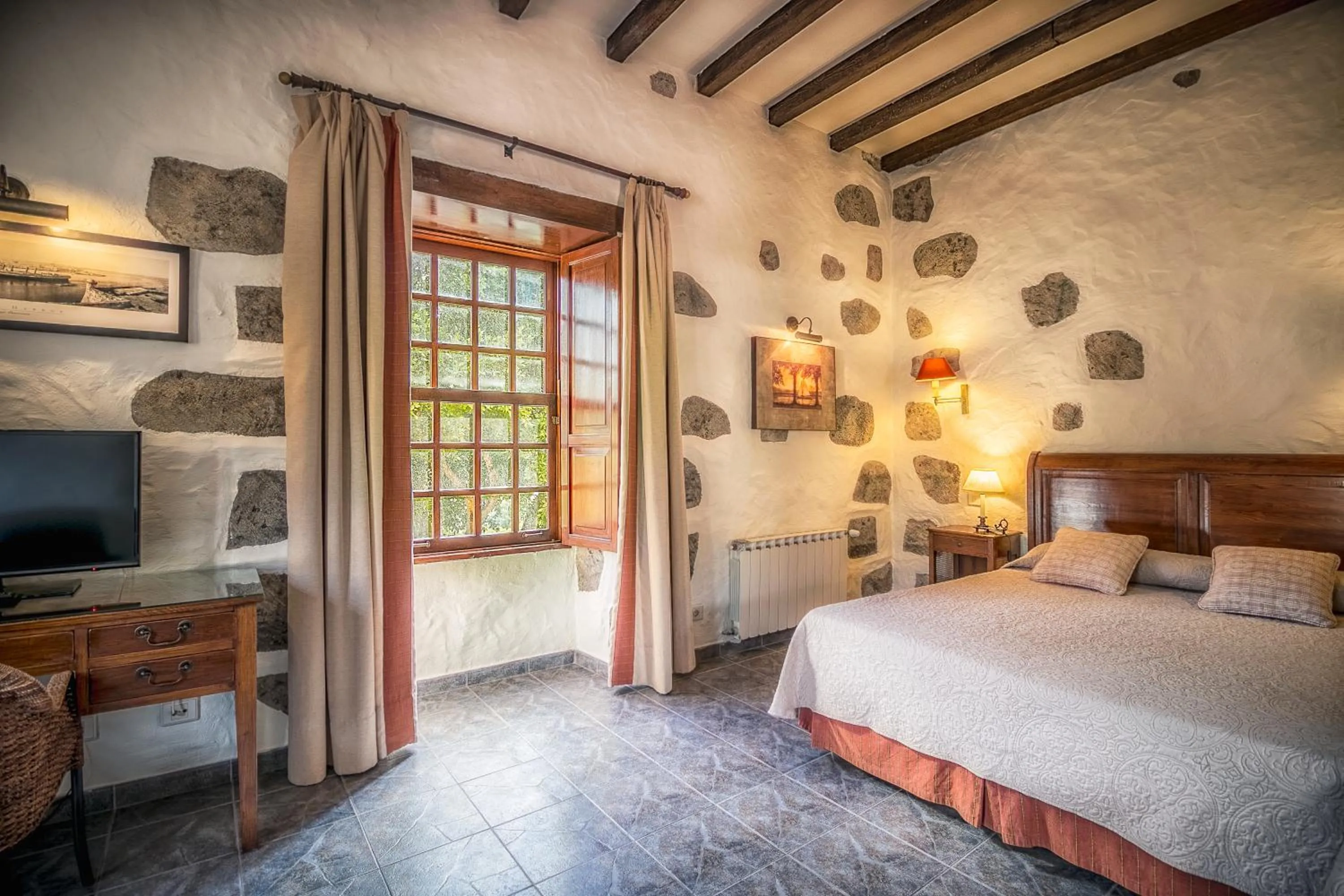 Photo of the whole room, Bed in Hotel Rural LIVVO Maipez