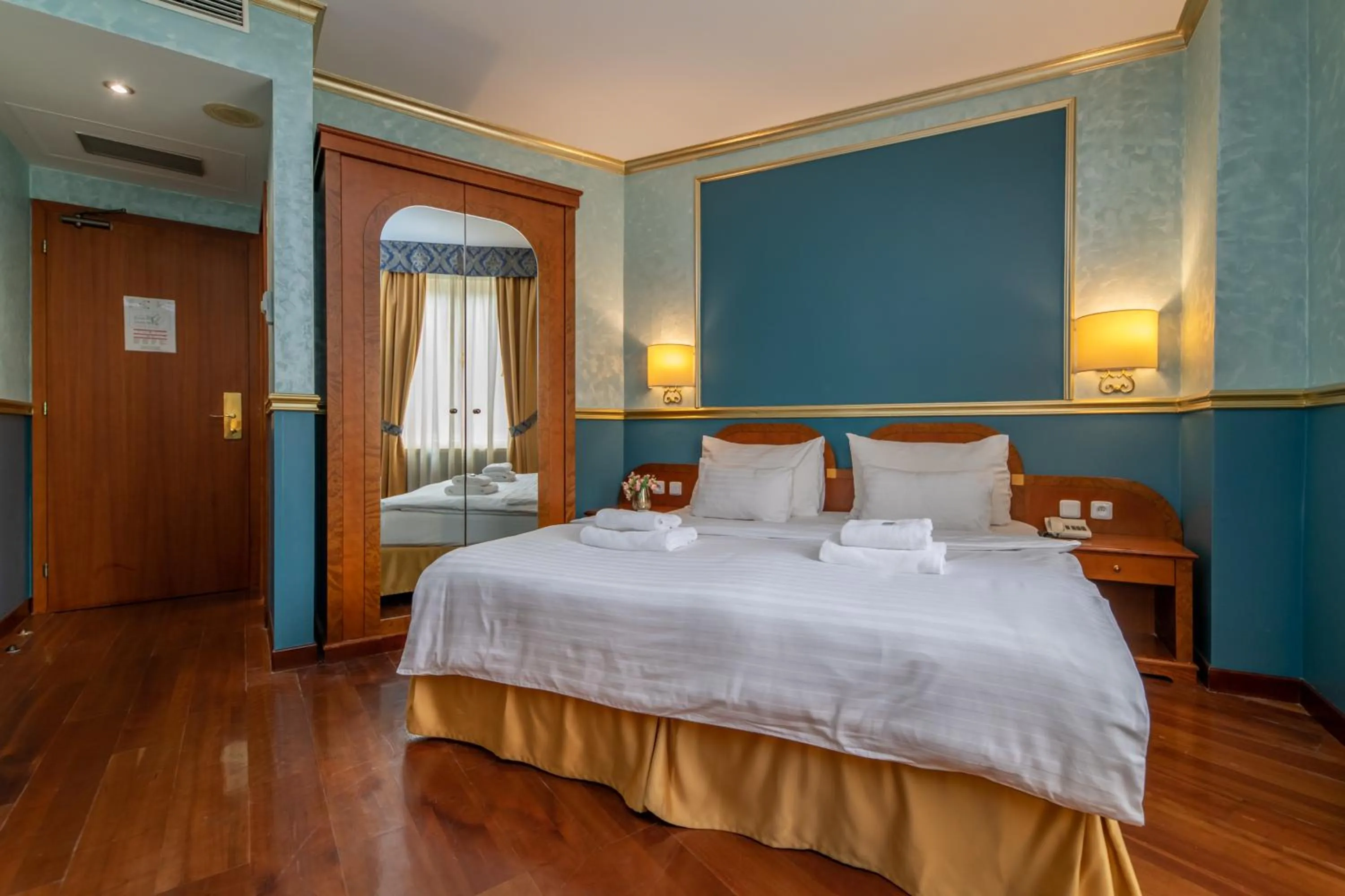 Bedroom, Bed in Hotel Kinsky Fountain