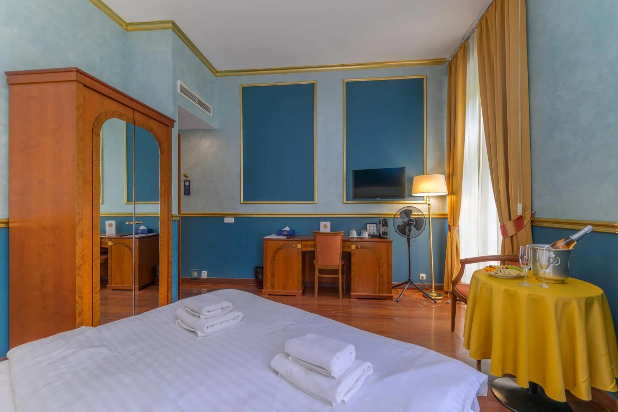 TV and multimedia, Bed in Hotel Kinsky Fountain