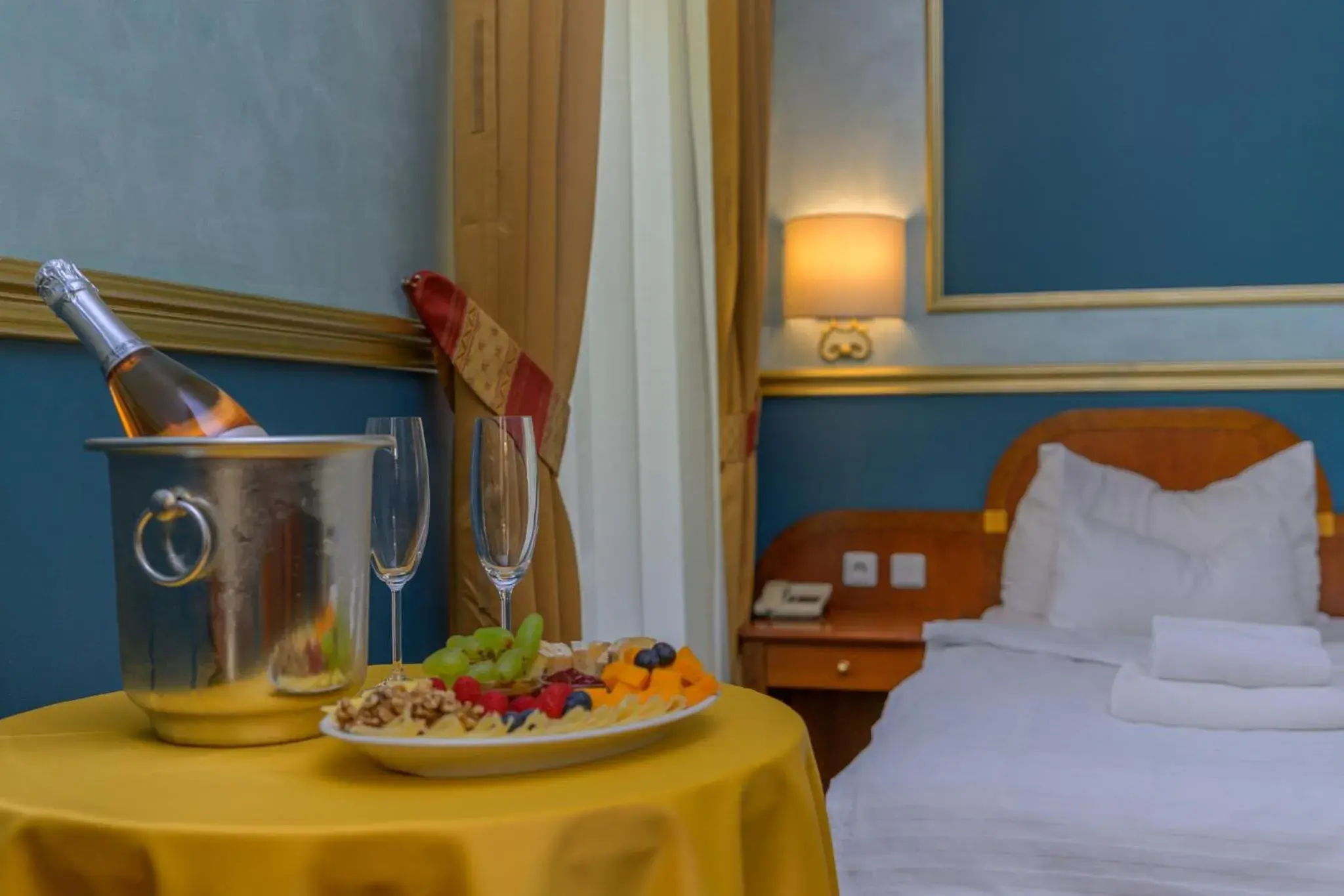 Food and drinks, Bed in Hotel Kinsky Fountain Food and drinks, Bed in Hotel Kinsky Fountain