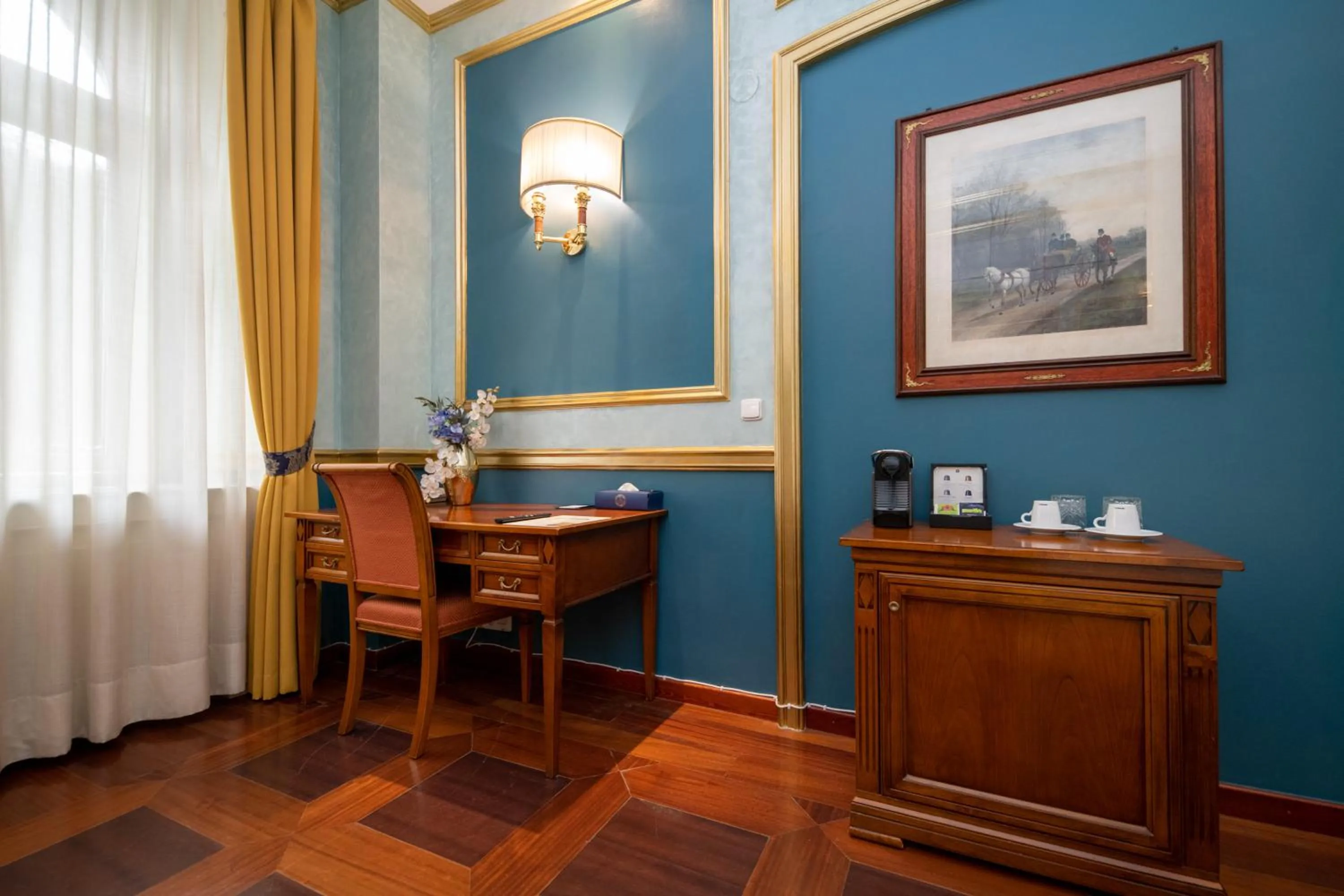 Coffee/tea facilities in Hotel Kinsky Fountain