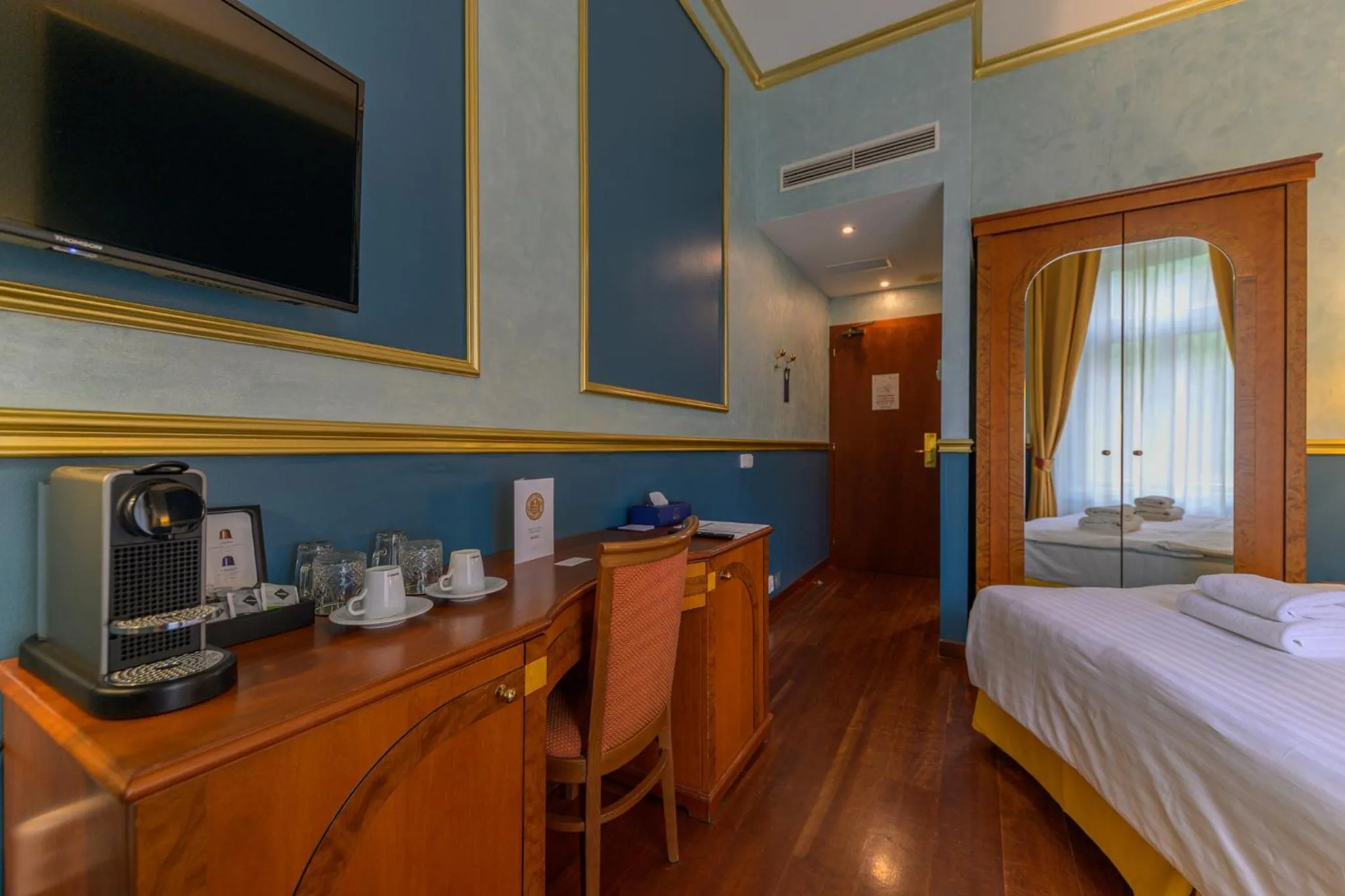 TV and multimedia, Bed in Hotel Kinsky Fountain