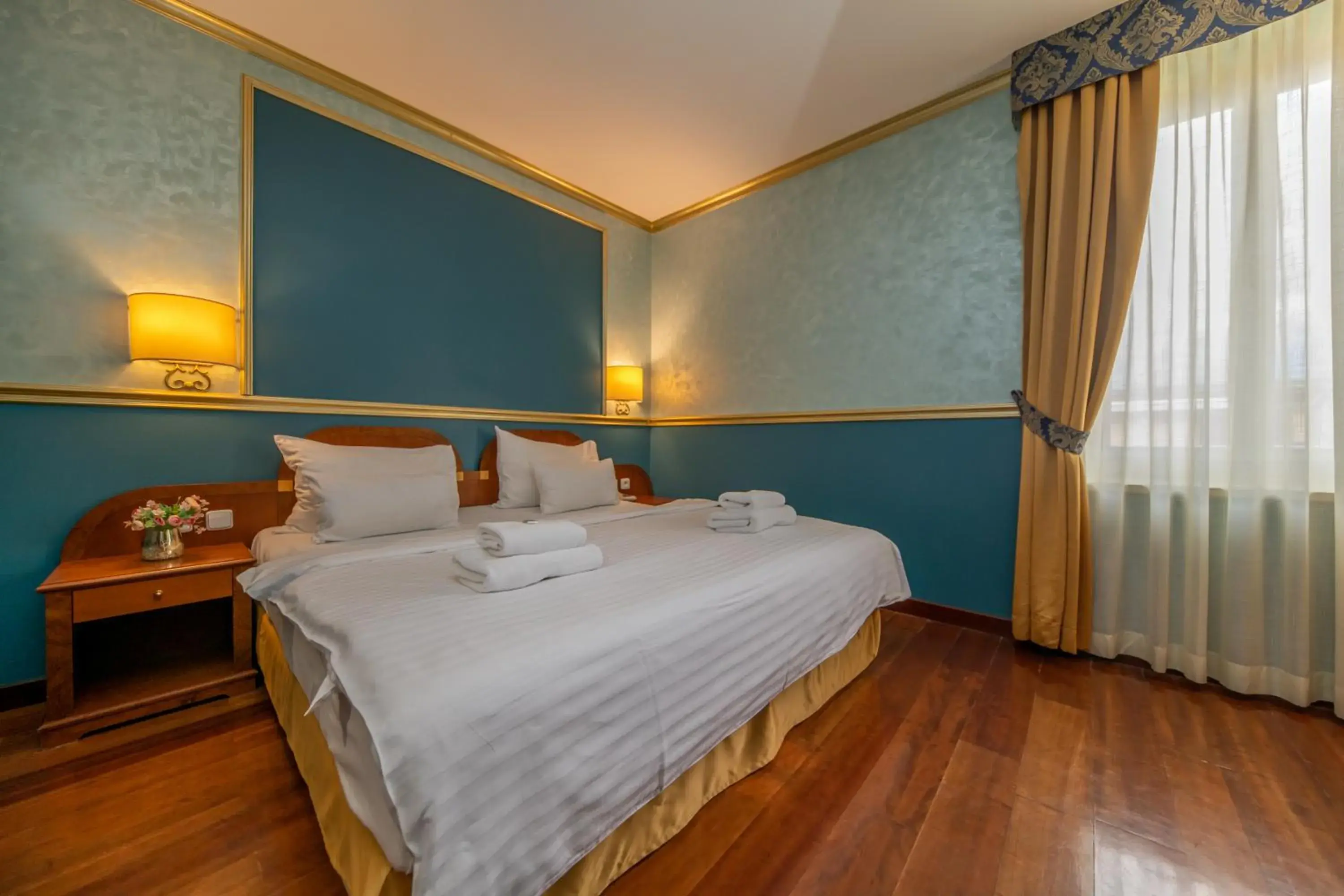 Deluxe Double Room in Hotel Kinsky Fountain Deluxe Double Room in Hotel Kinsky Fountain