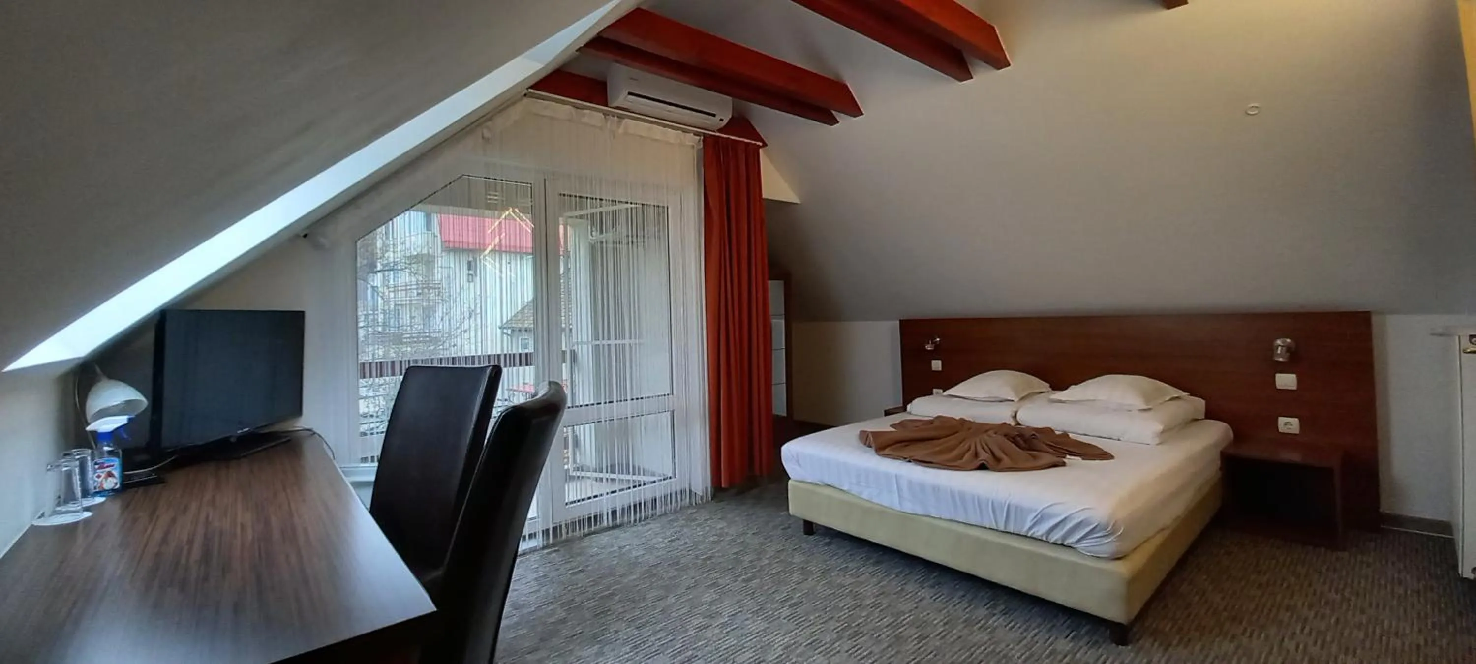 Bed in Pensiunea Riunione