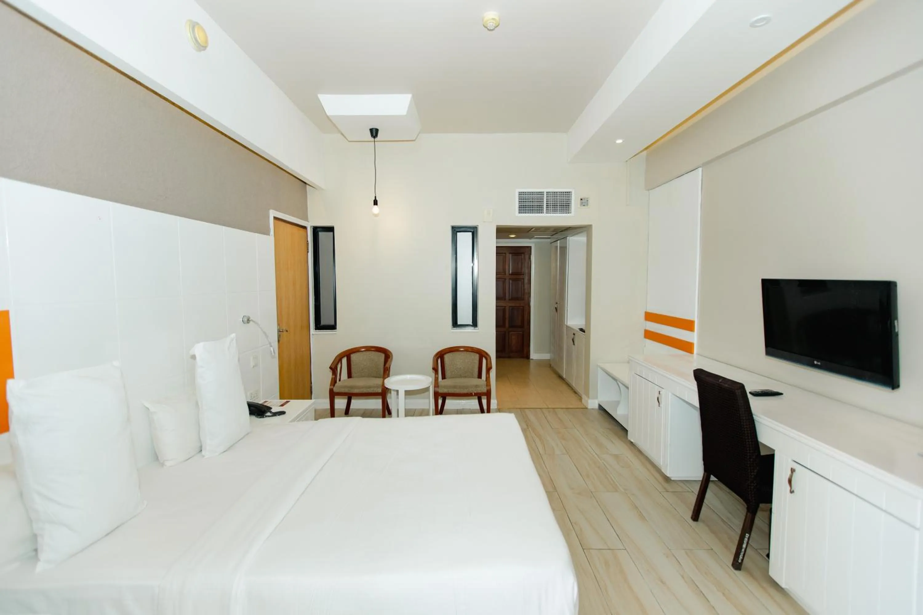 Communal lounge/ TV room, Bed in Gold Crest Hotel