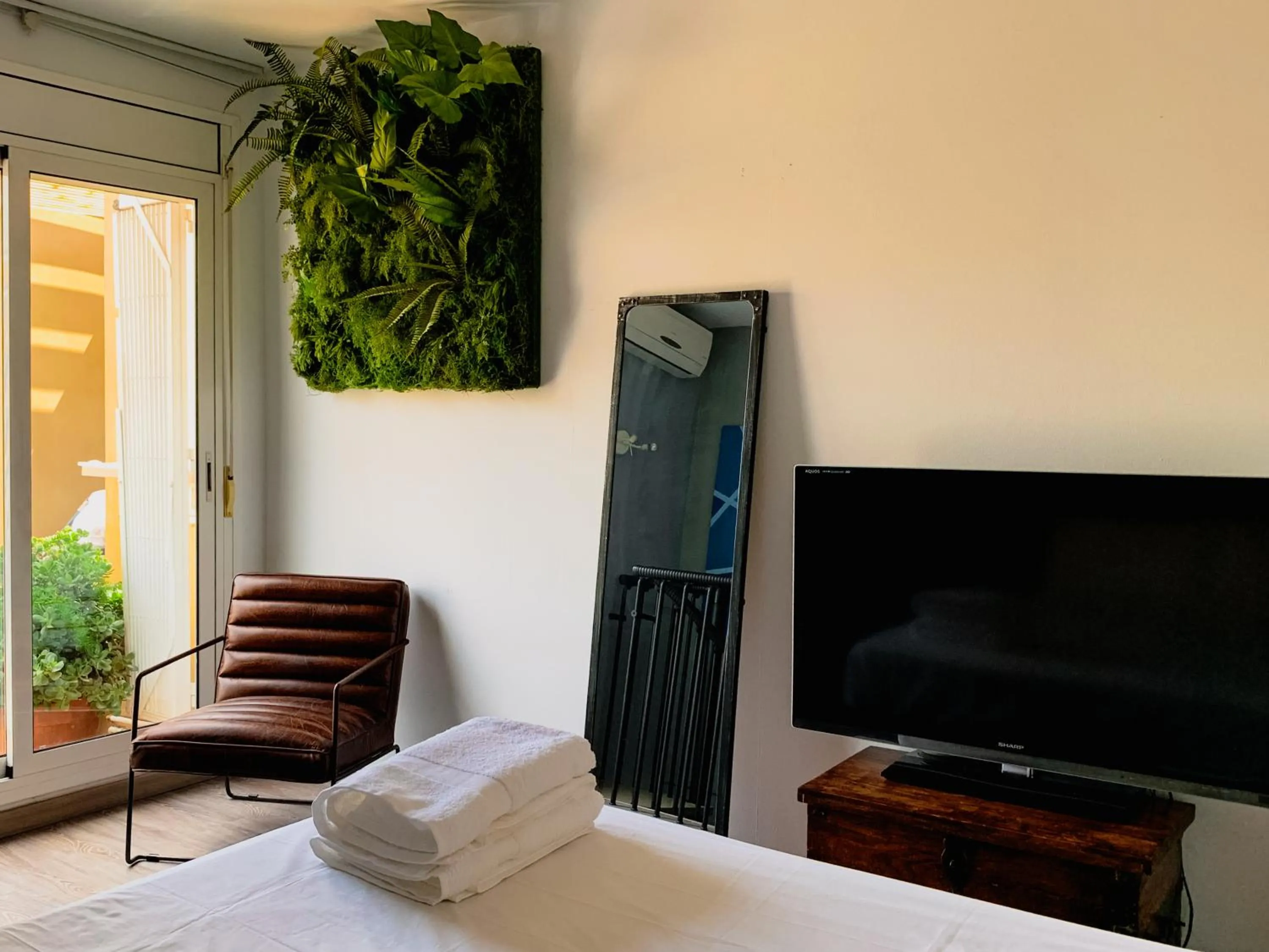 TV and multimedia, Bed in Incredible 2BR Penthouse with Urban Rooftop Garden