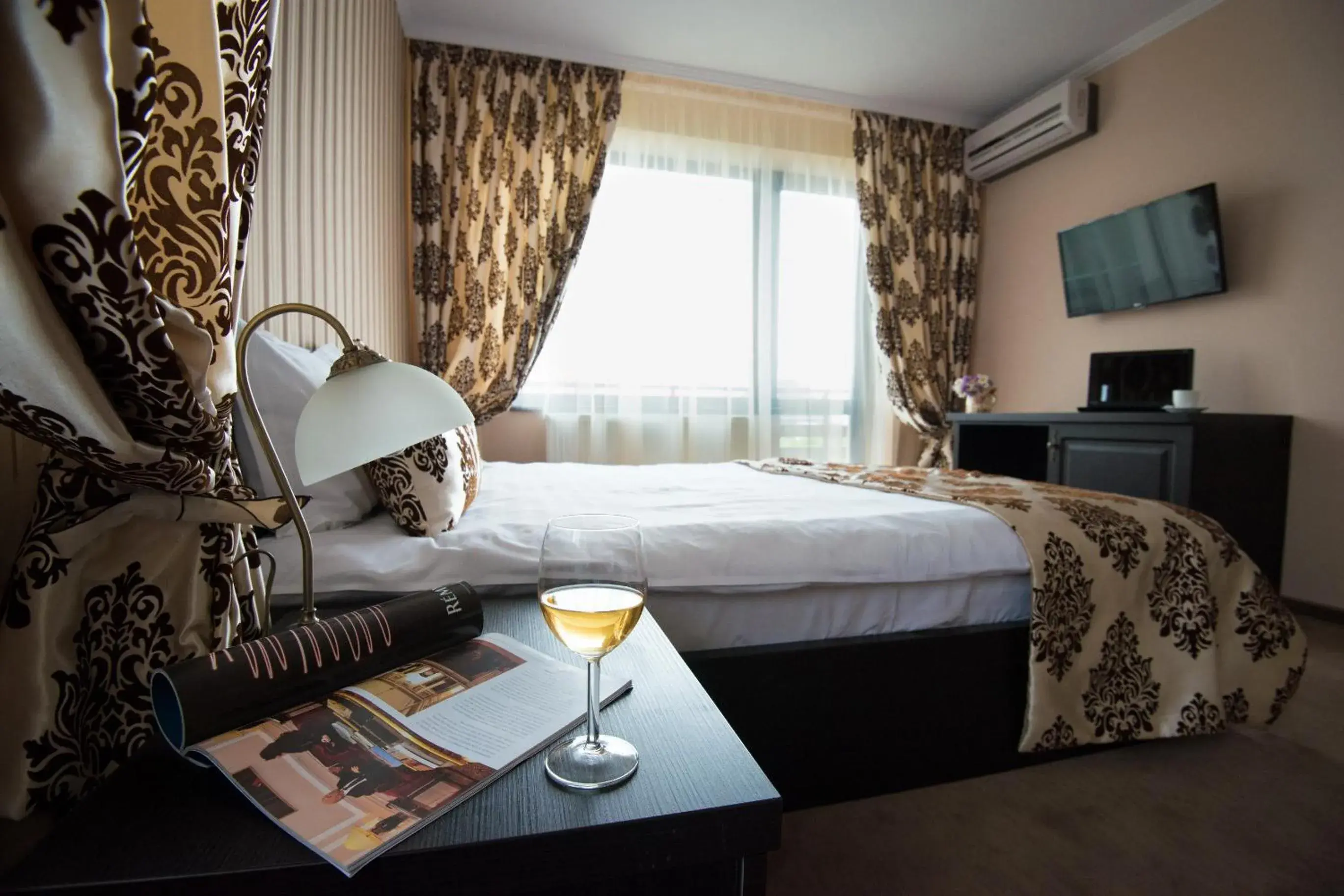 Decorative detail, Bed in Pensiunea Toscana Decorative detail, Bed in Pensiunea Toscana