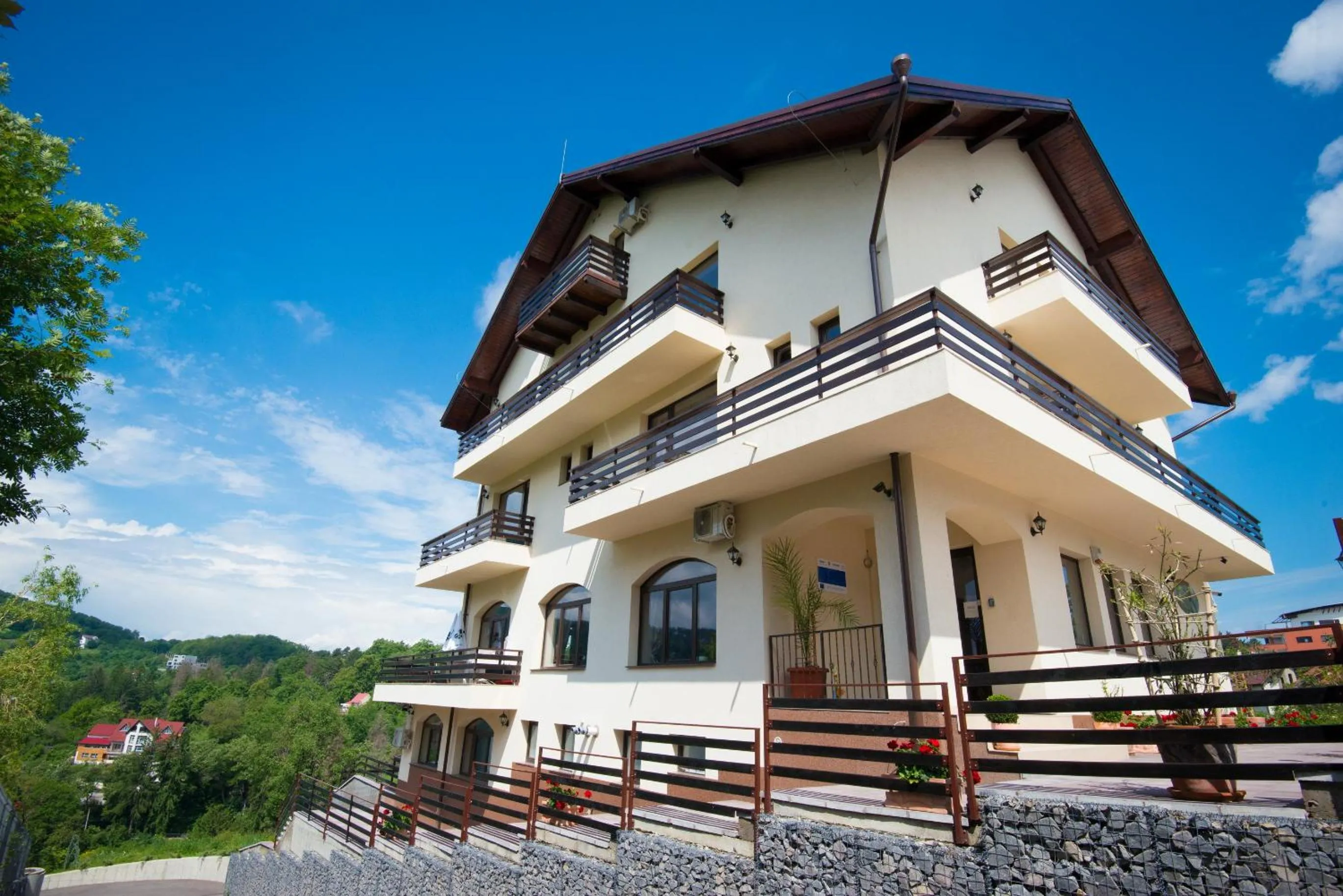 Facade/entrance in Pensiunea Toscana