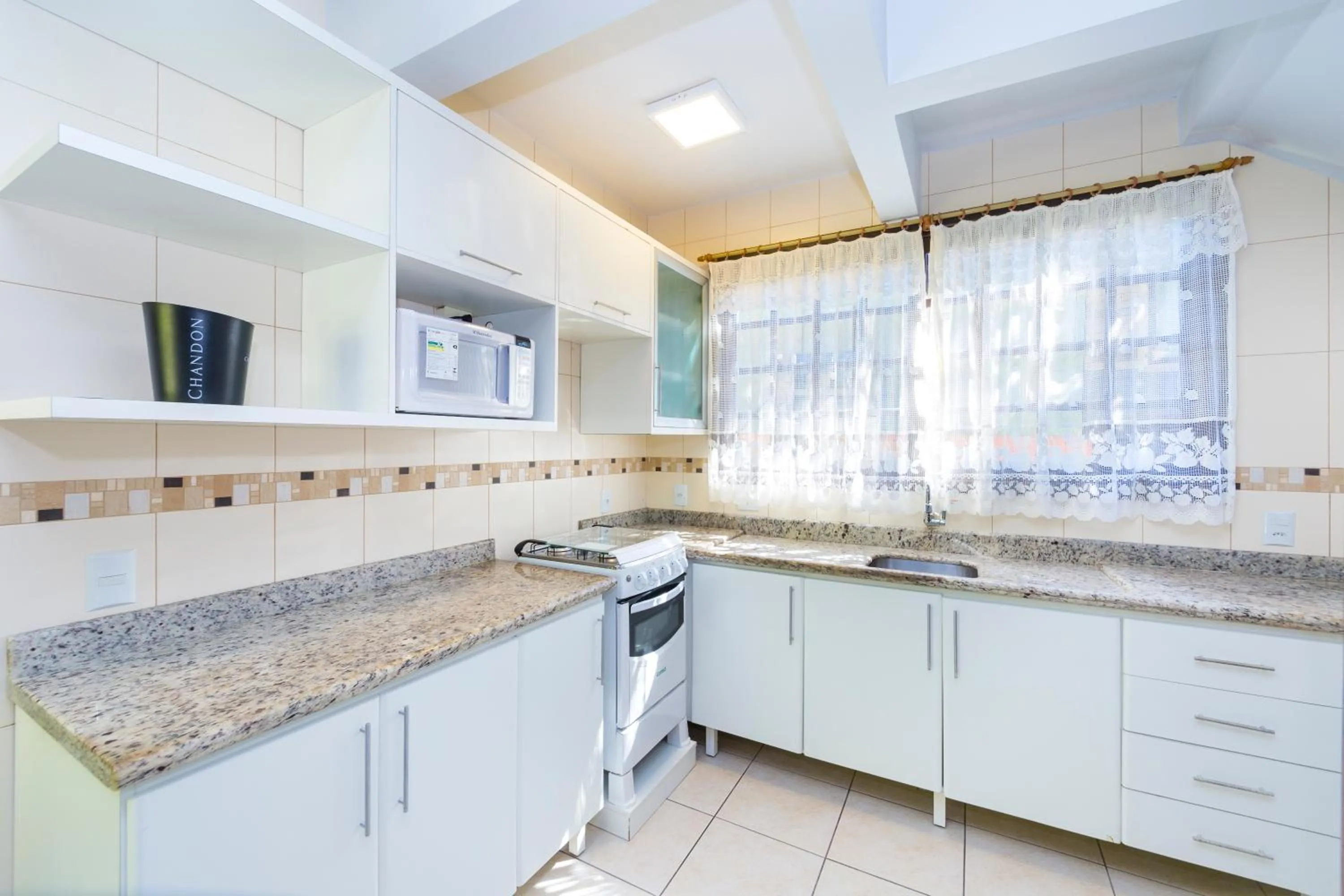 kitchen in Dubai Bungalows Bombinhas