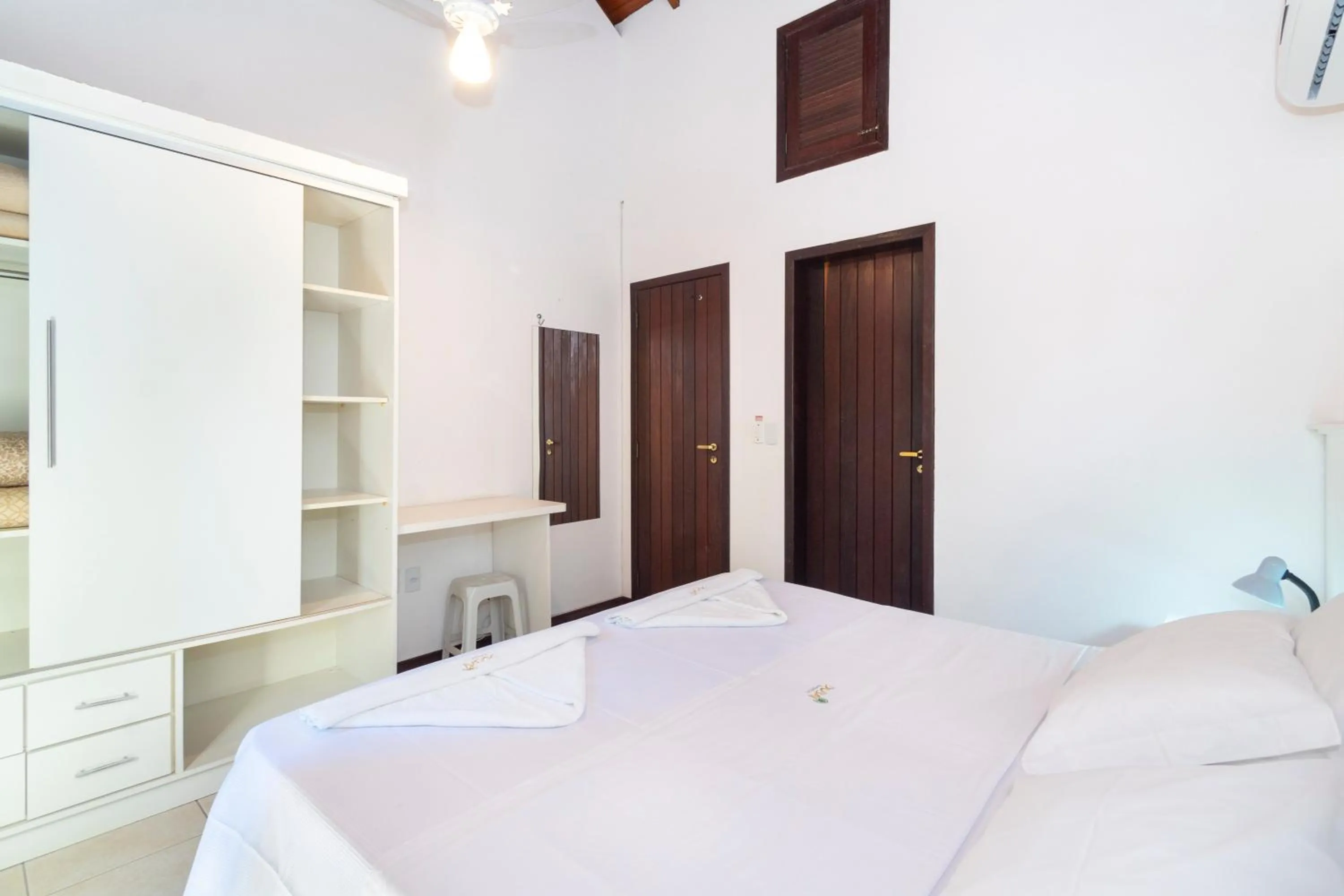 Bedroom, Bed in Dubai Bungalows Bombinhas