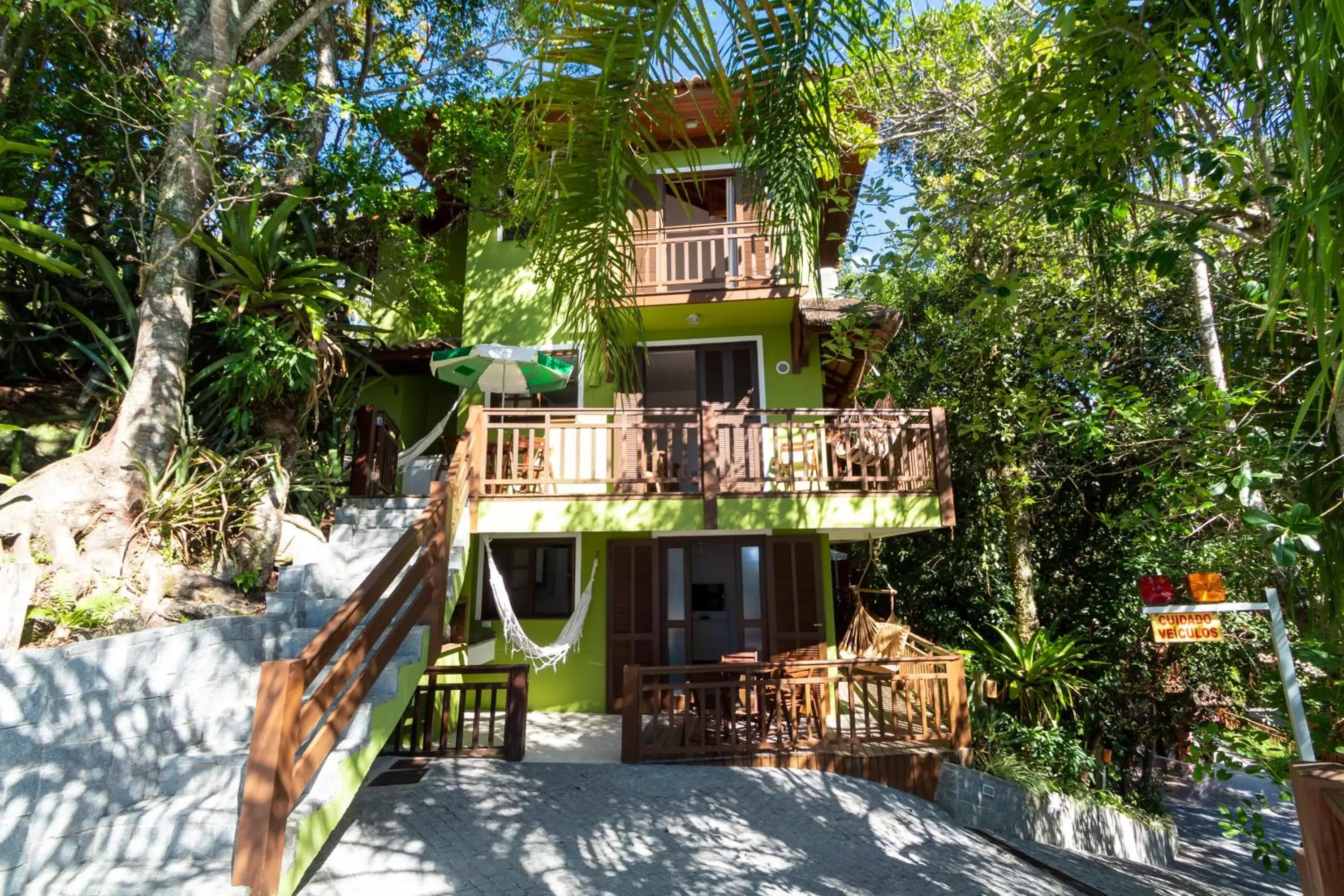 Property building in Dubai Bungalows Bombinhas Property building in Dubai Bungalows Bombinhas