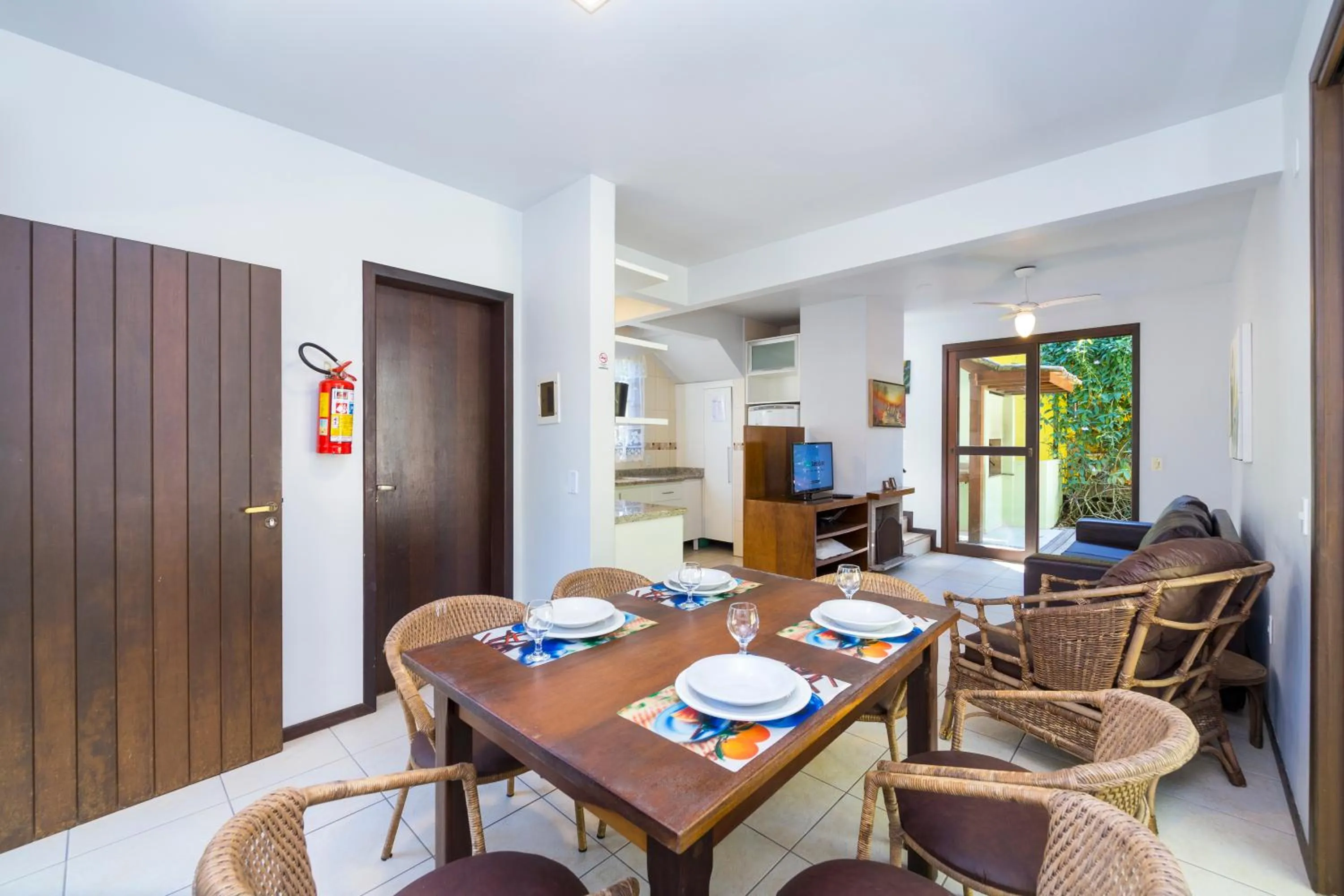 Dinner in Dubai Bungalows Bombinhas