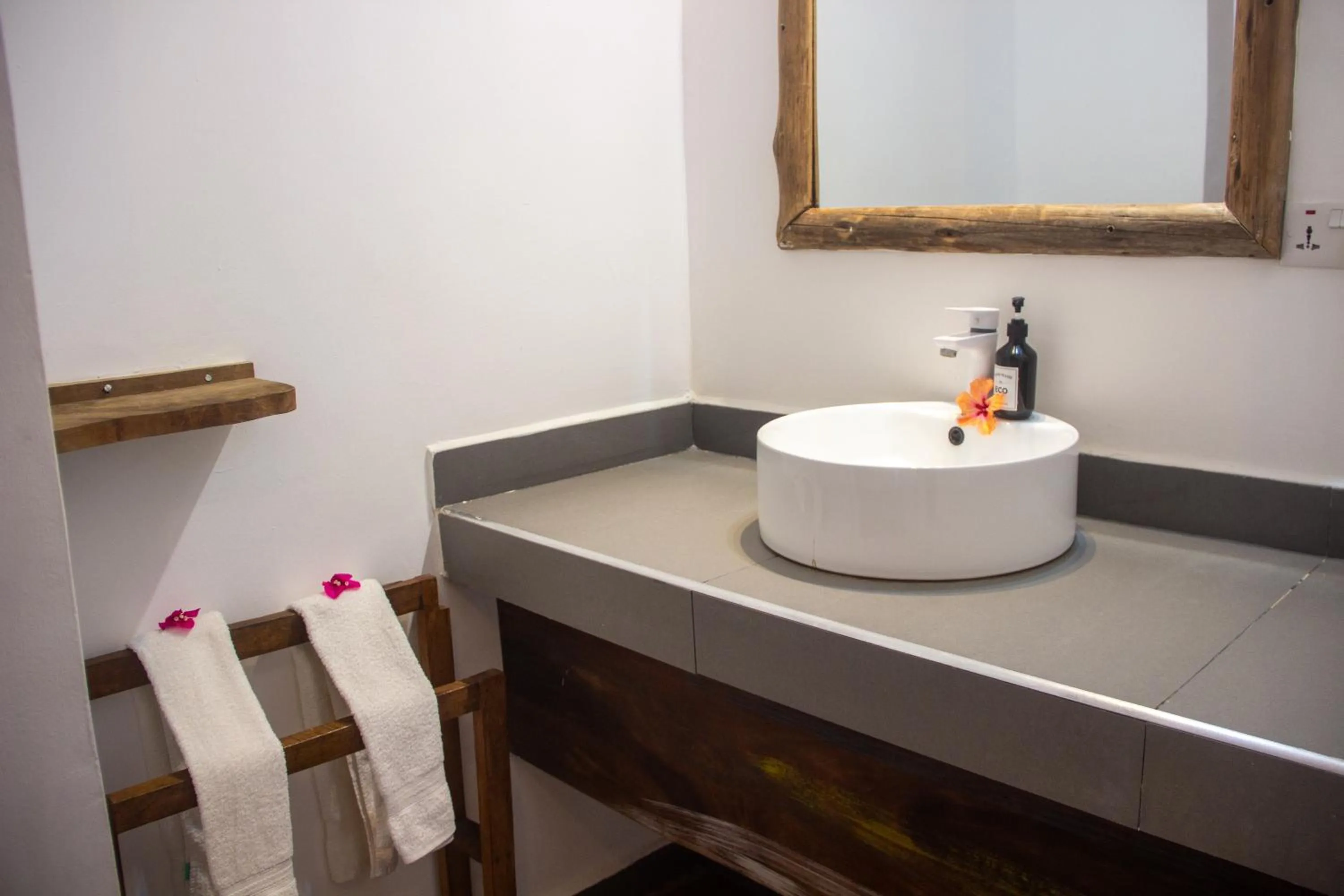 Bathroom in Reef & Beach Resort - Spa Jambiani
