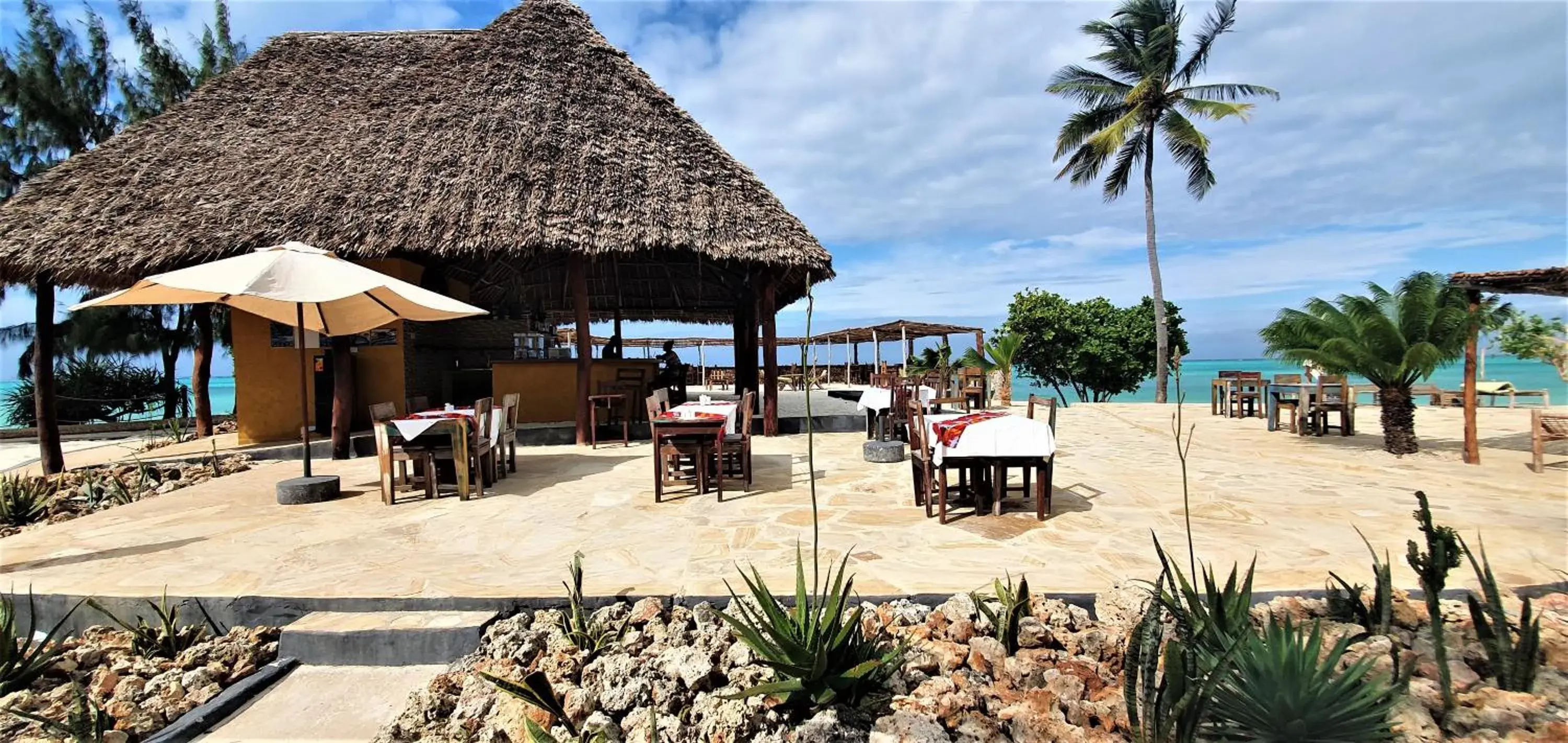 Lounge or bar in Reef & Beach Resort - Spa Jambiani Lounge or bar in Reef & Beach Resort - Spa Jambiani