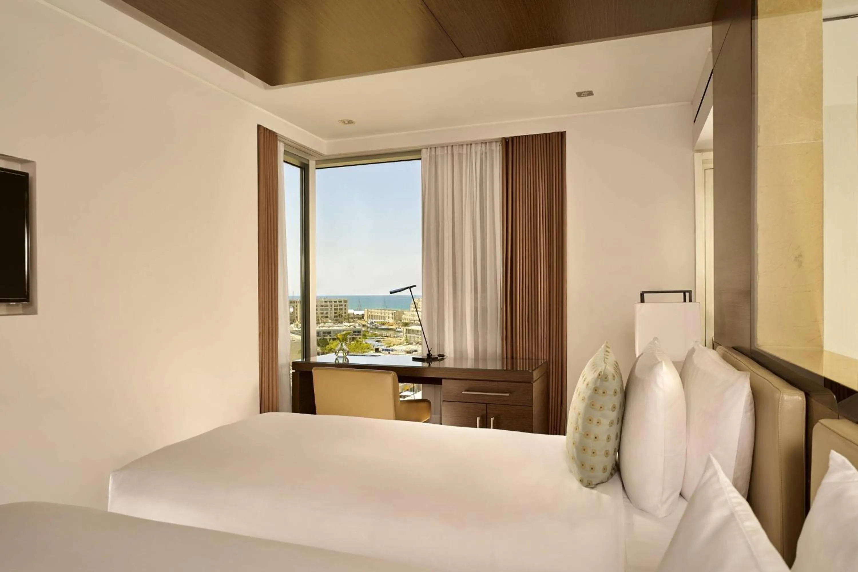 Photo of the whole room, Bed in The Ritz-Carlton, Herzliya