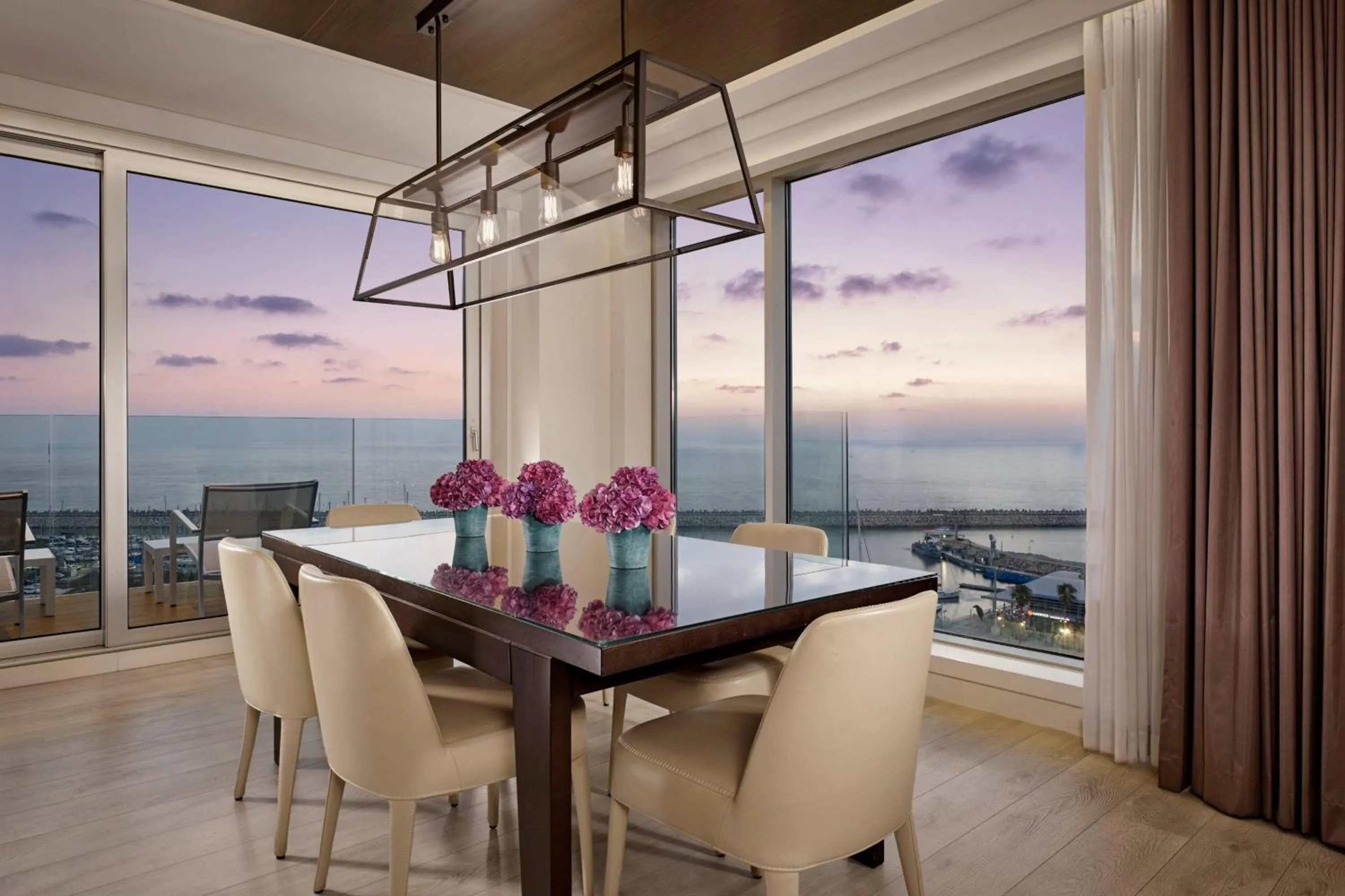 Bedroom in The Ritz-Carlton, Herzliya