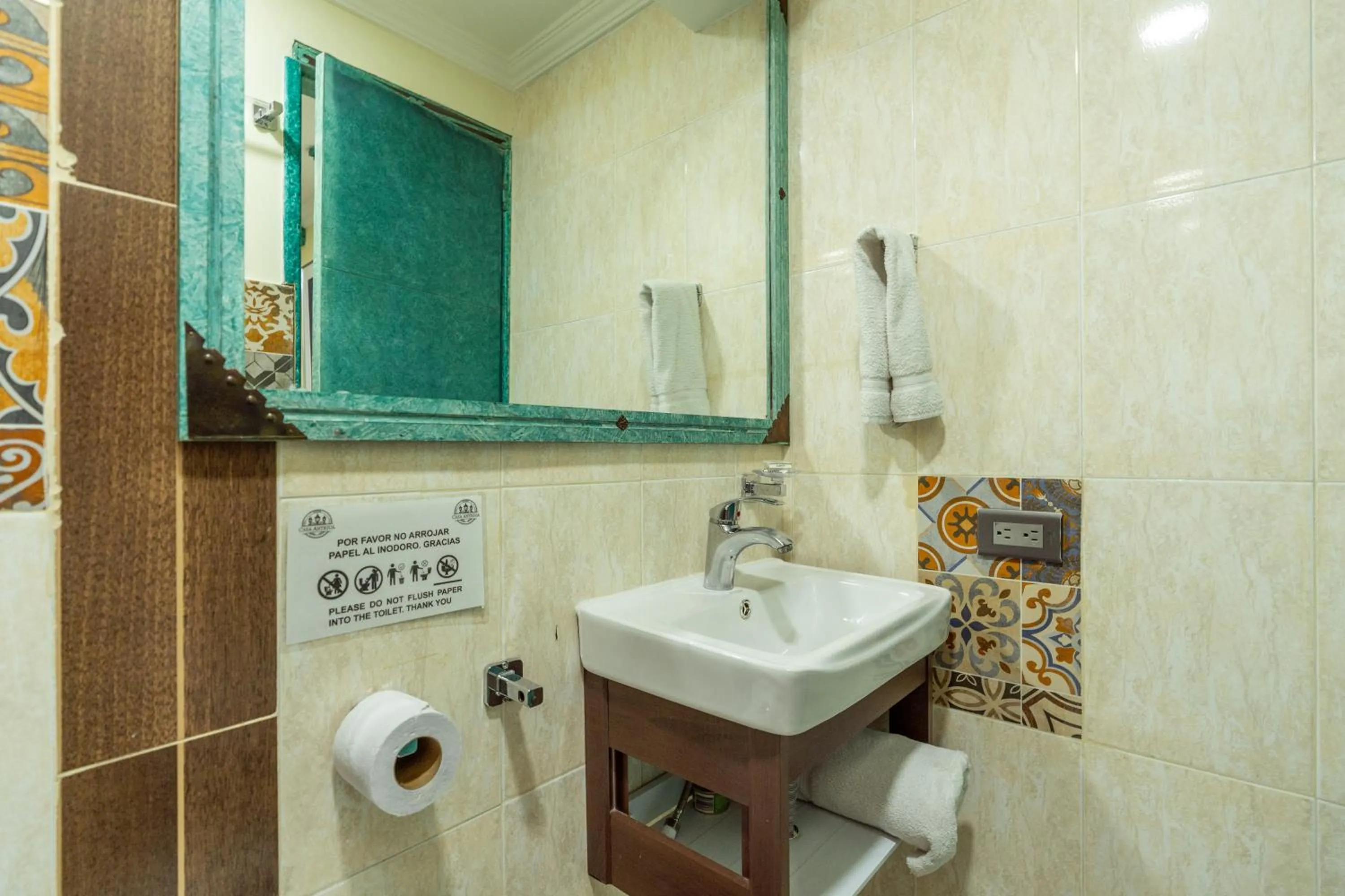 Toilet in Hotel Casa Antigua