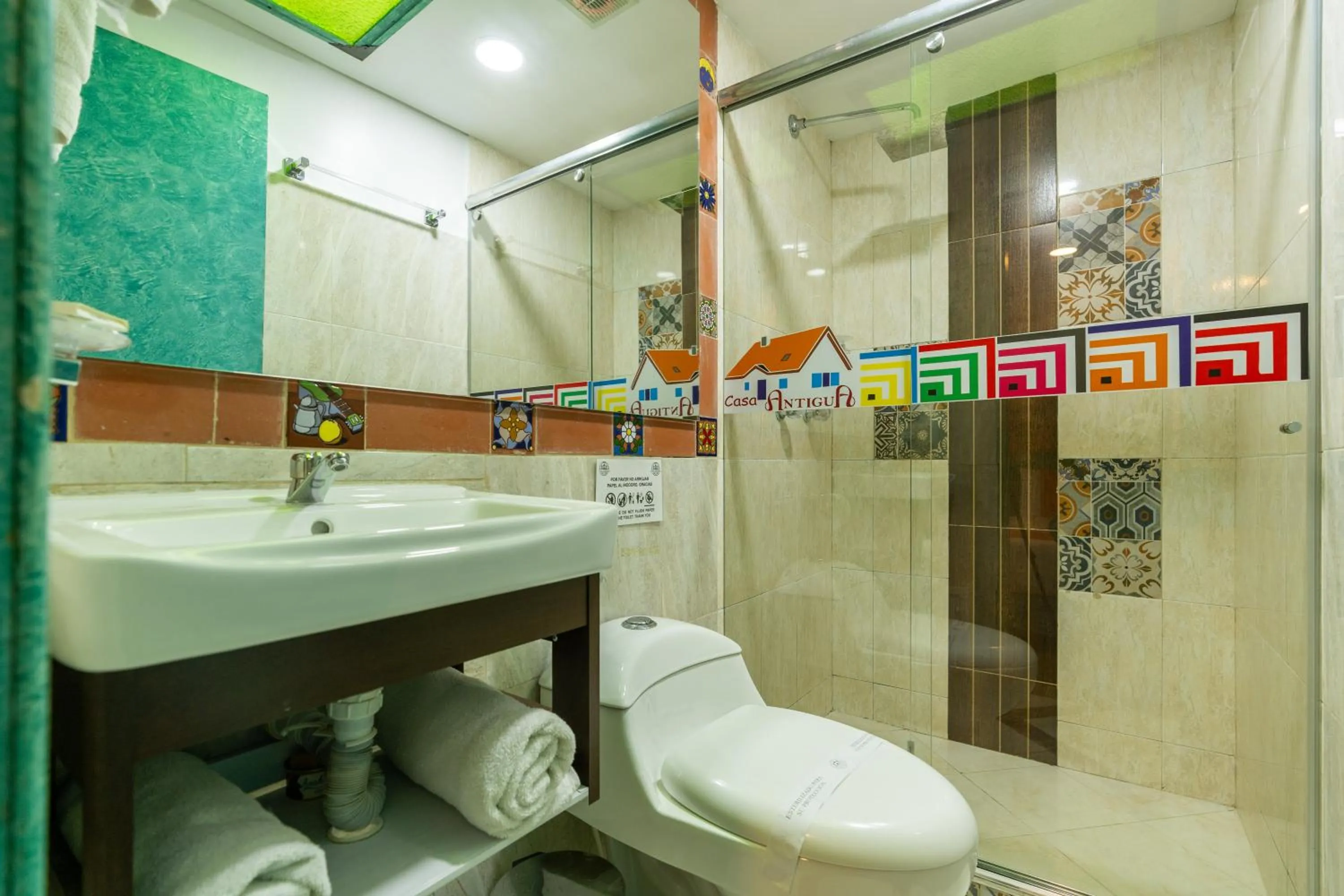 Shower in Hotel Casa Antigua