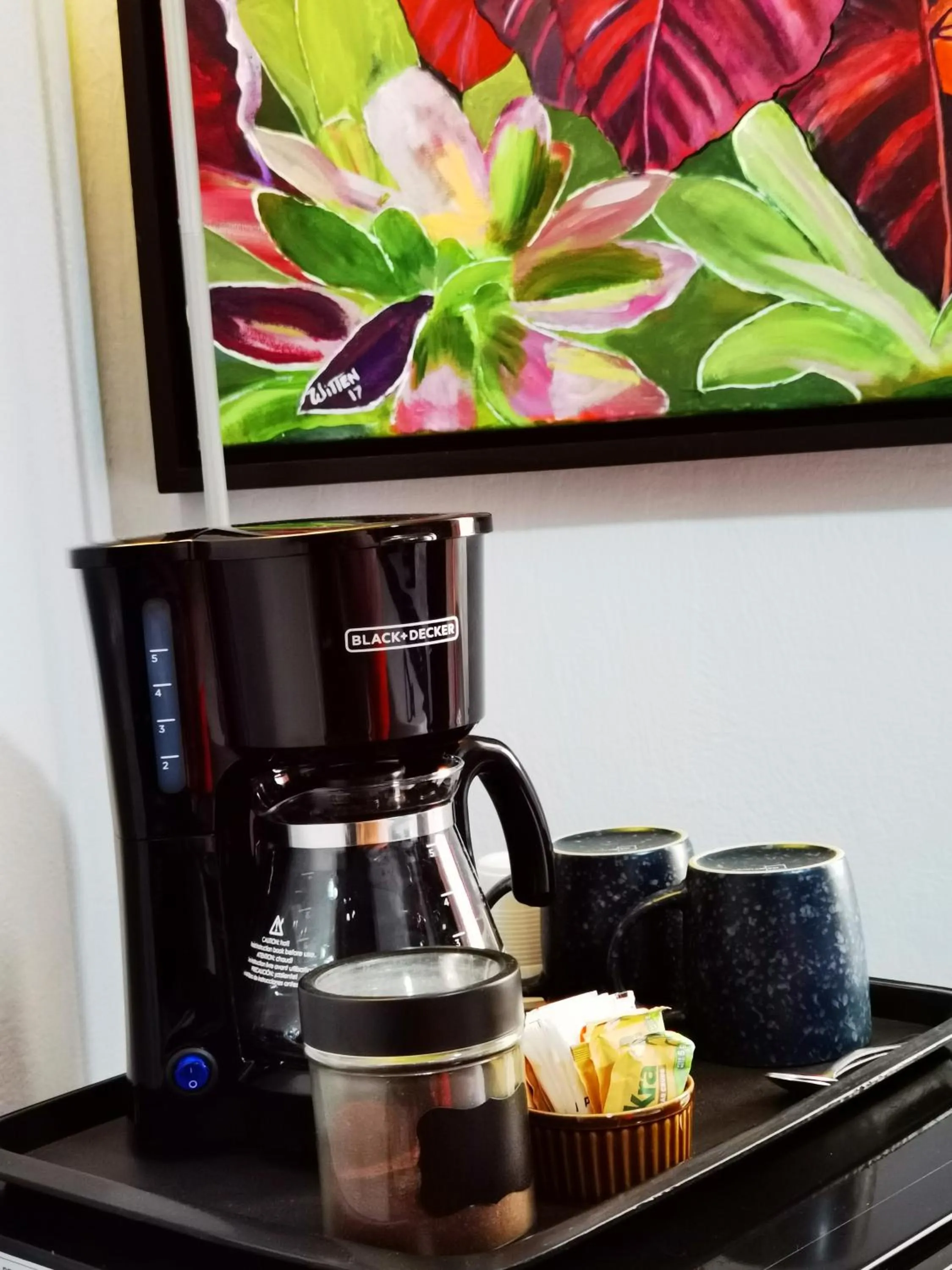 Coffee/tea facilities in Sunrise House