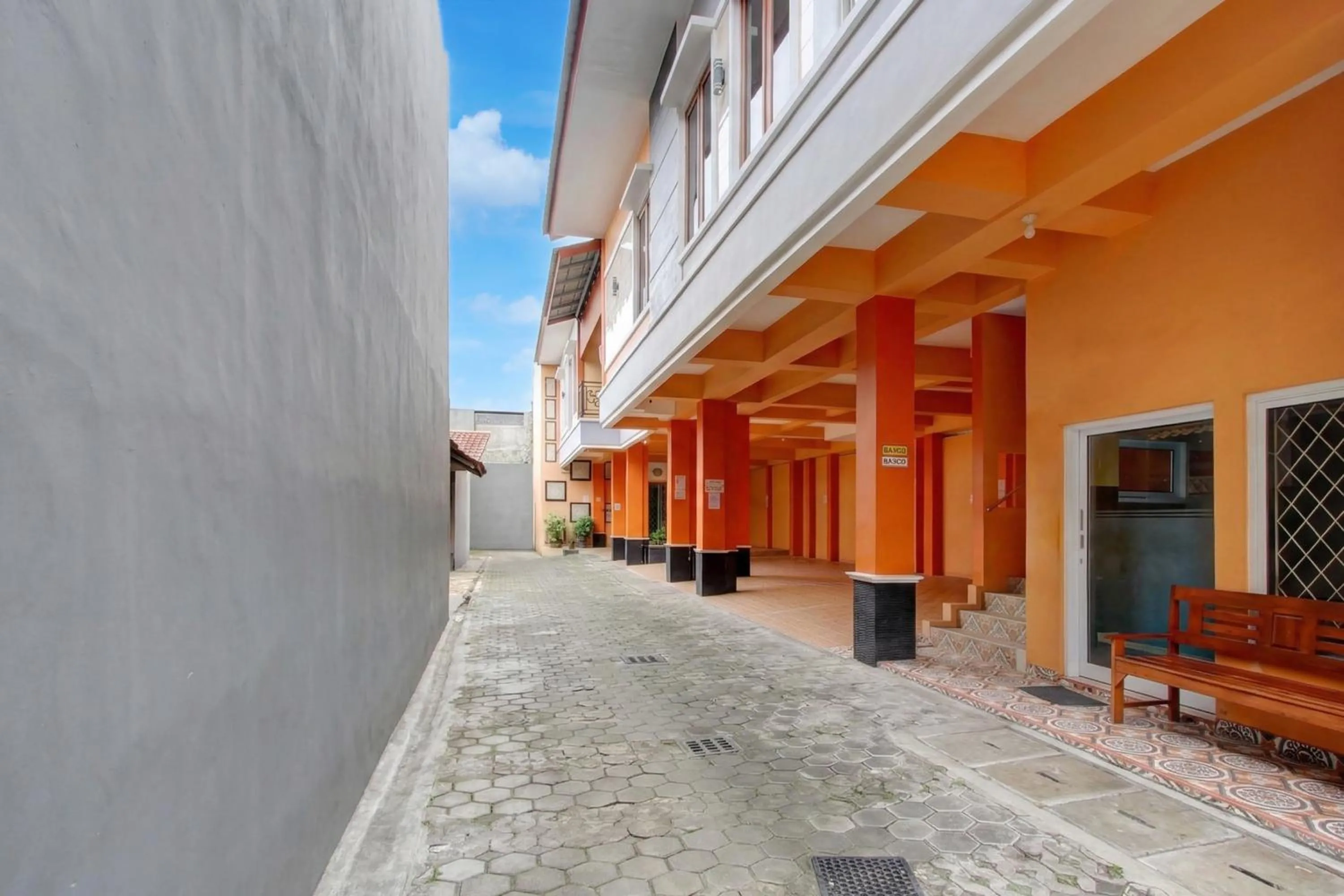 Area and facilities in RedDoorz Syariah At Endrayanti Inn RSUD Yogyakarta
