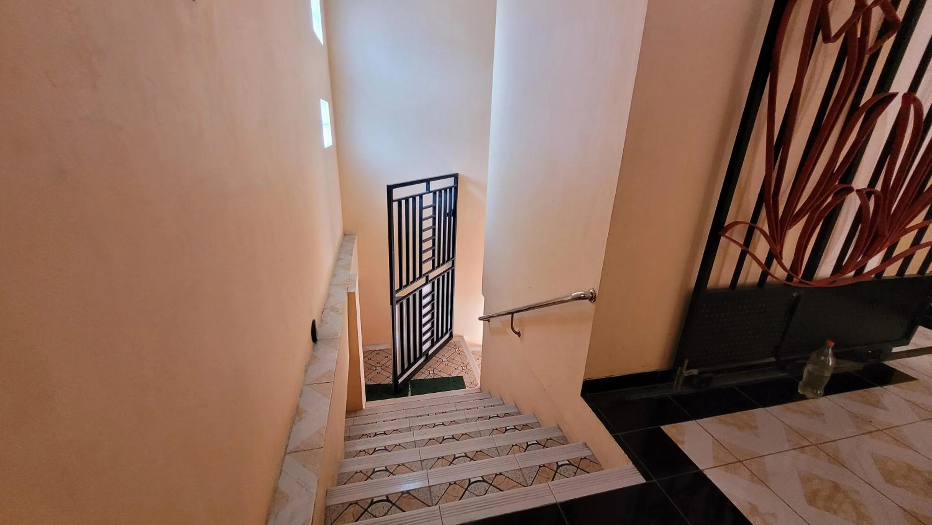 Property building, Bed in RedDoorz Syariah At Endrayanti Inn RSUD Yogyakarta