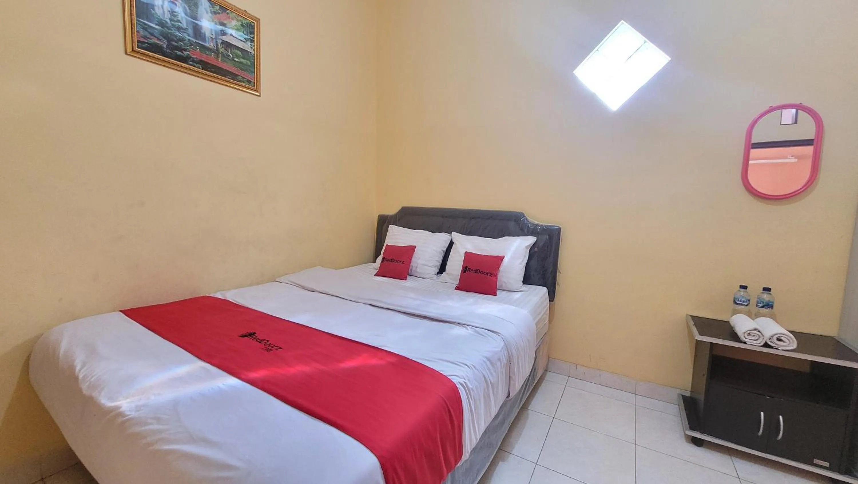 Bed in RedDoorz Syariah At Endrayanti Inn RSUD Yogyakarta