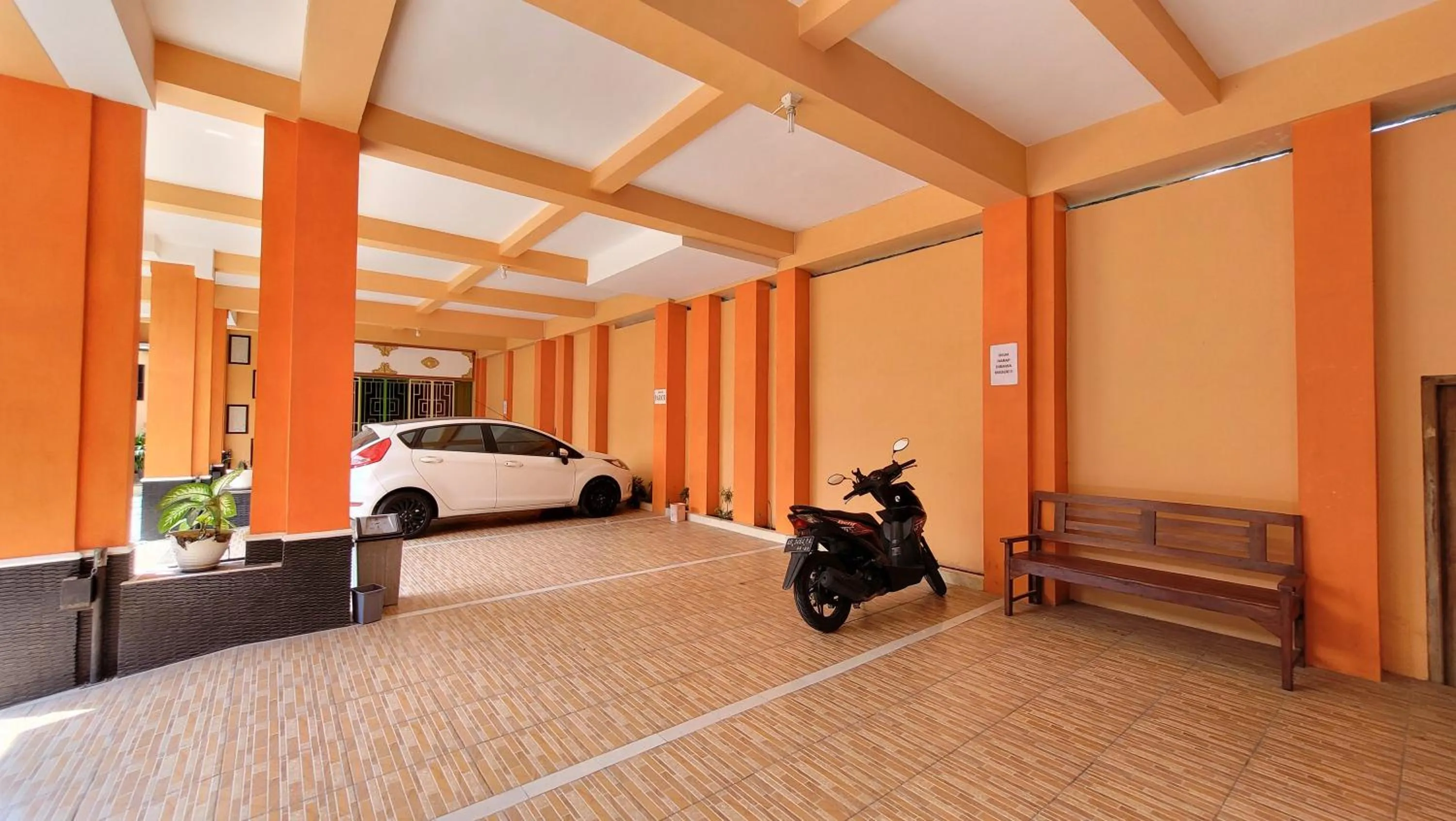 Parking in RedDoorz Syariah At Endrayanti Inn RSUD Yogyakarta