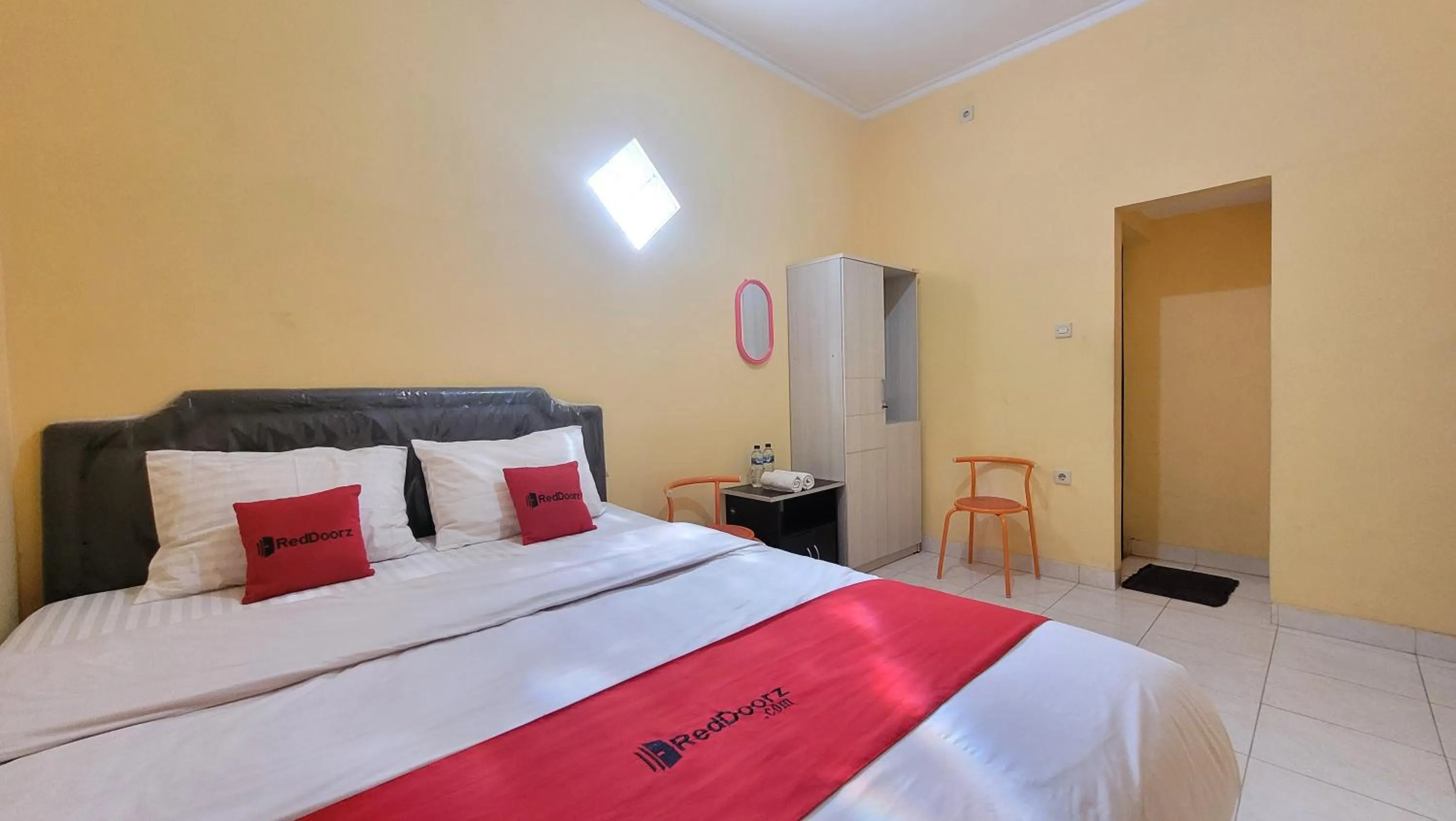 Bed in RedDoorz Syariah At Endrayanti Inn RSUD Yogyakarta