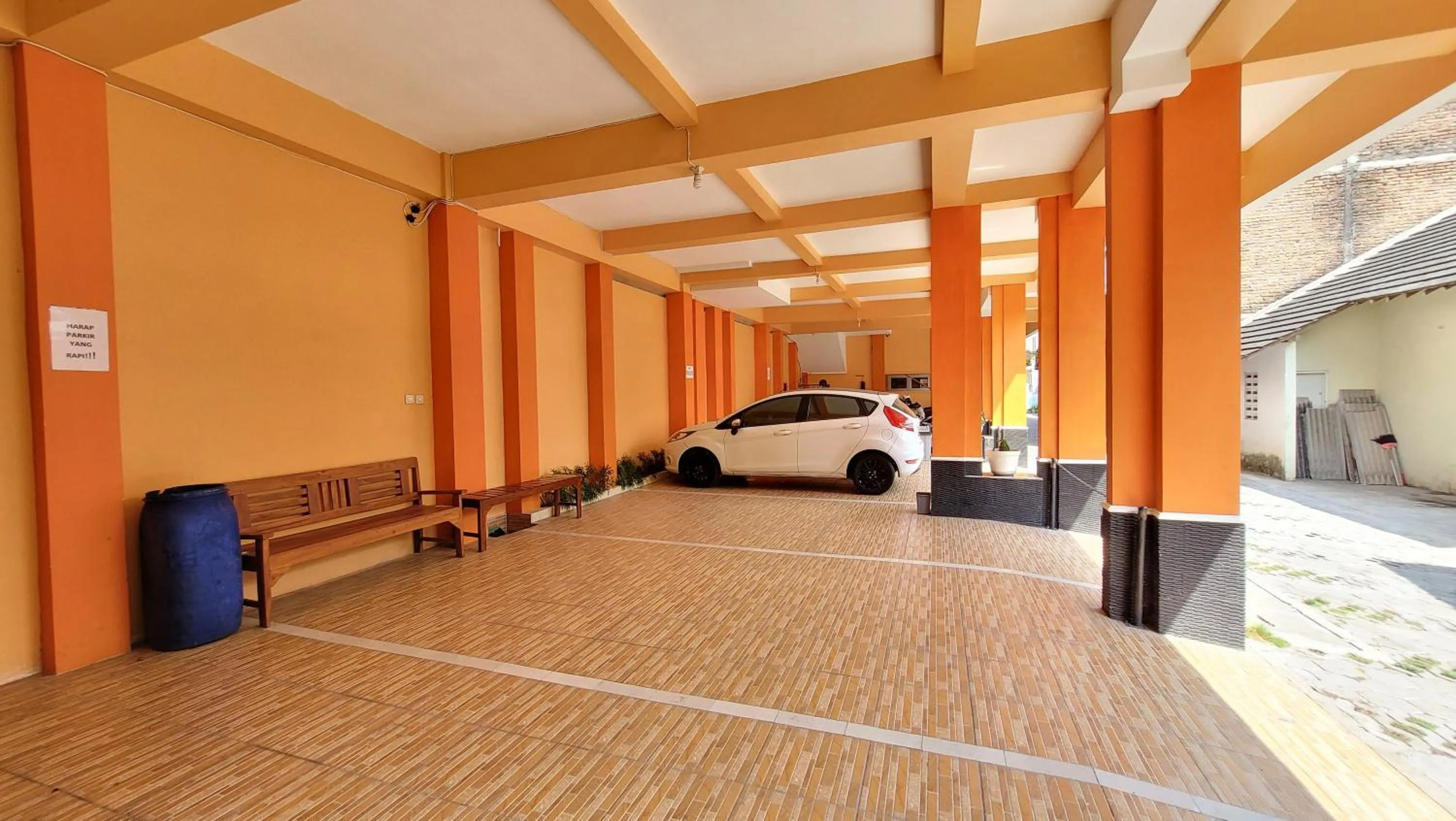 Parking in RedDoorz Syariah At Endrayanti Inn RSUD Yogyakarta