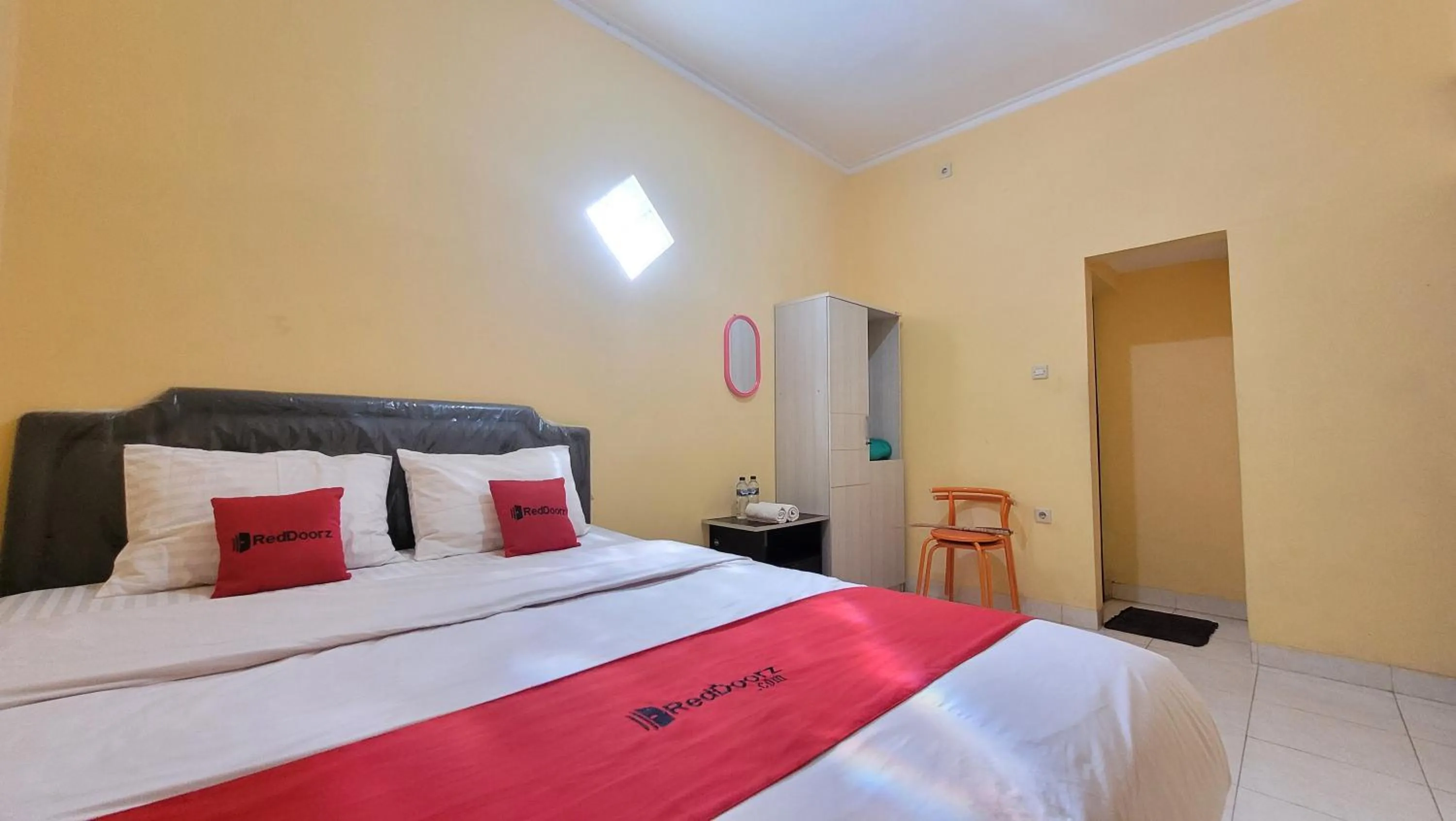 Bed in RedDoorz Syariah At Endrayanti Inn RSUD Yogyakarta