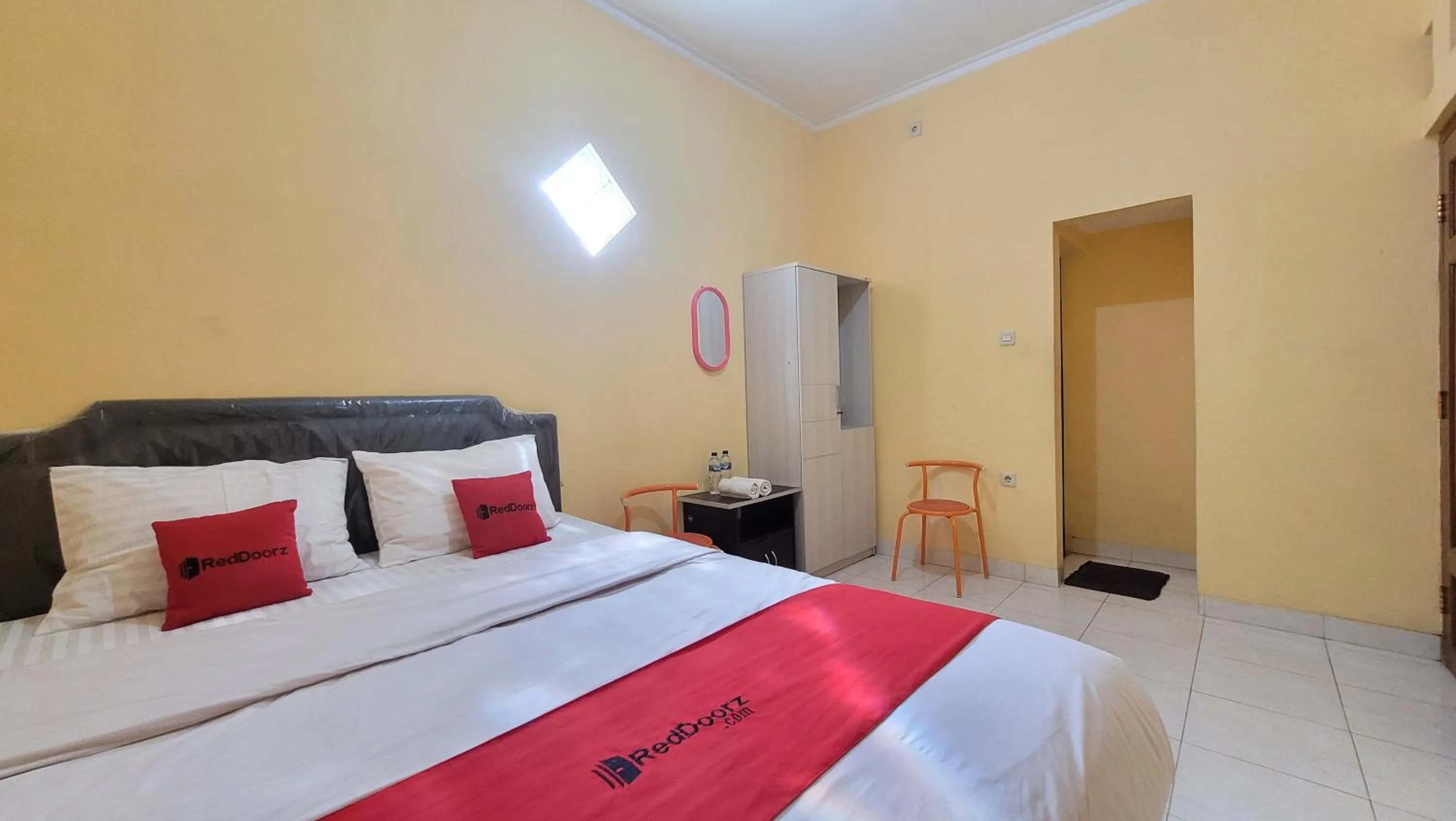 Bed in RedDoorz Syariah At Endrayanti Inn RSUD Yogyakarta