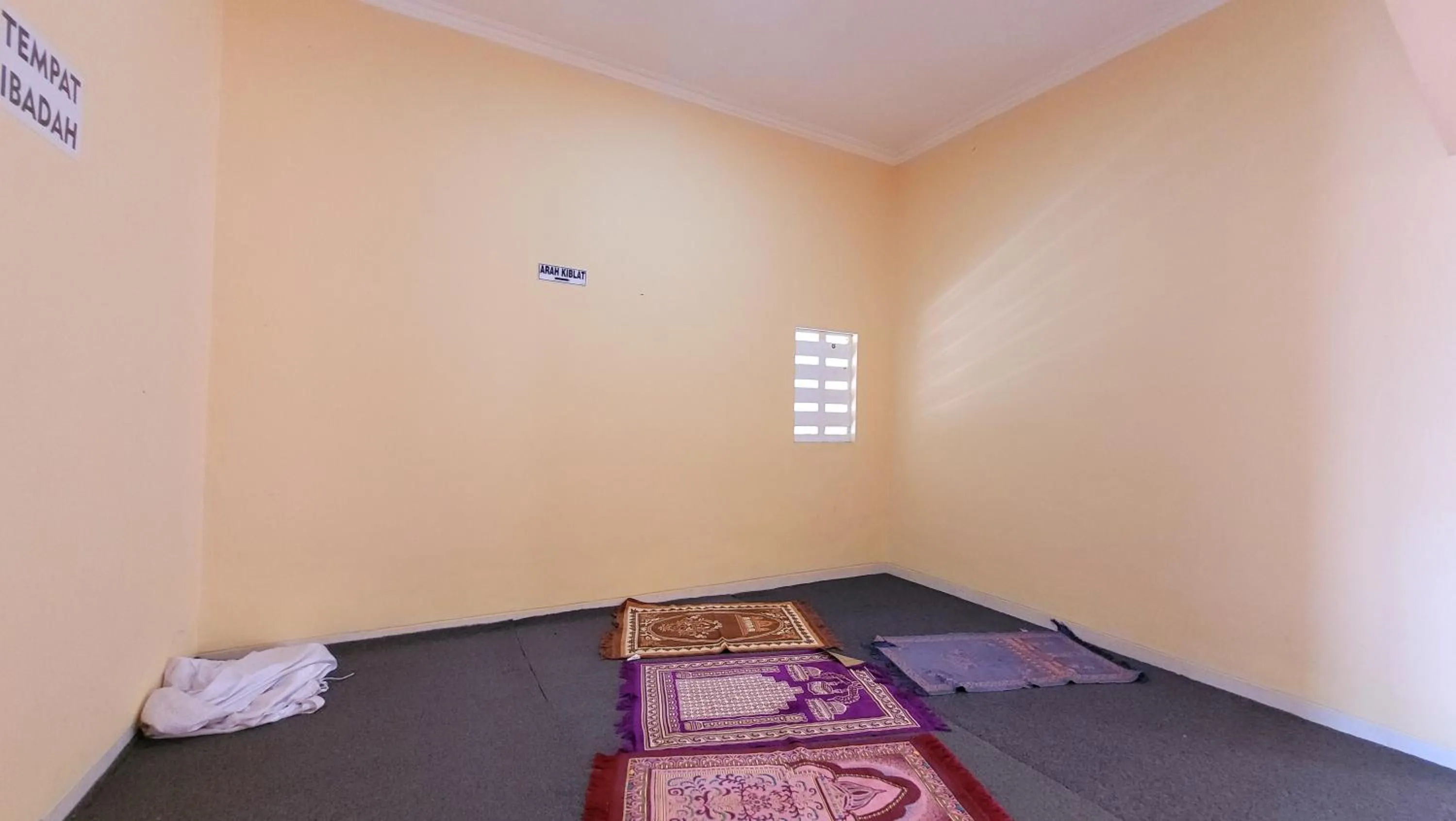 Property building in RedDoorz Syariah At Endrayanti Inn RSUD Yogyakarta