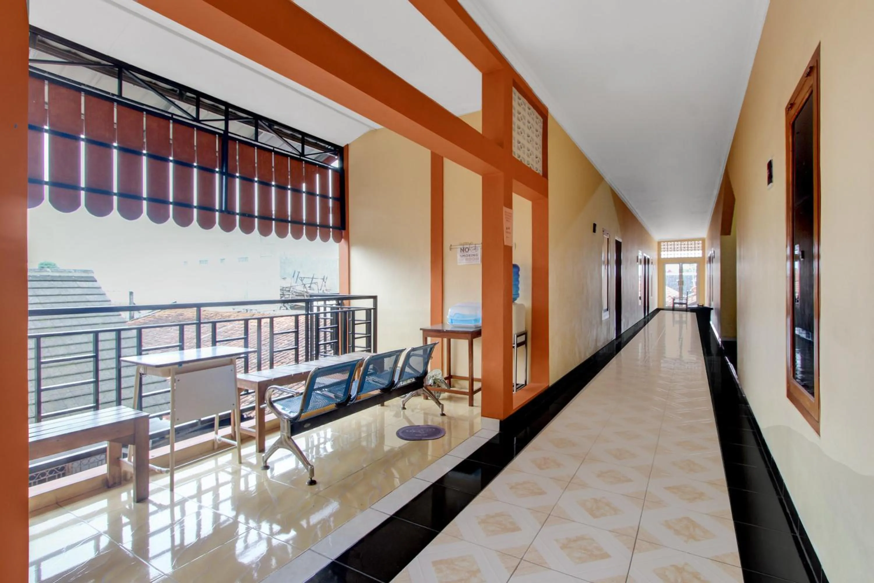 Area and facilities in RedDoorz Syariah At Endrayanti Inn RSUD Yogyakarta