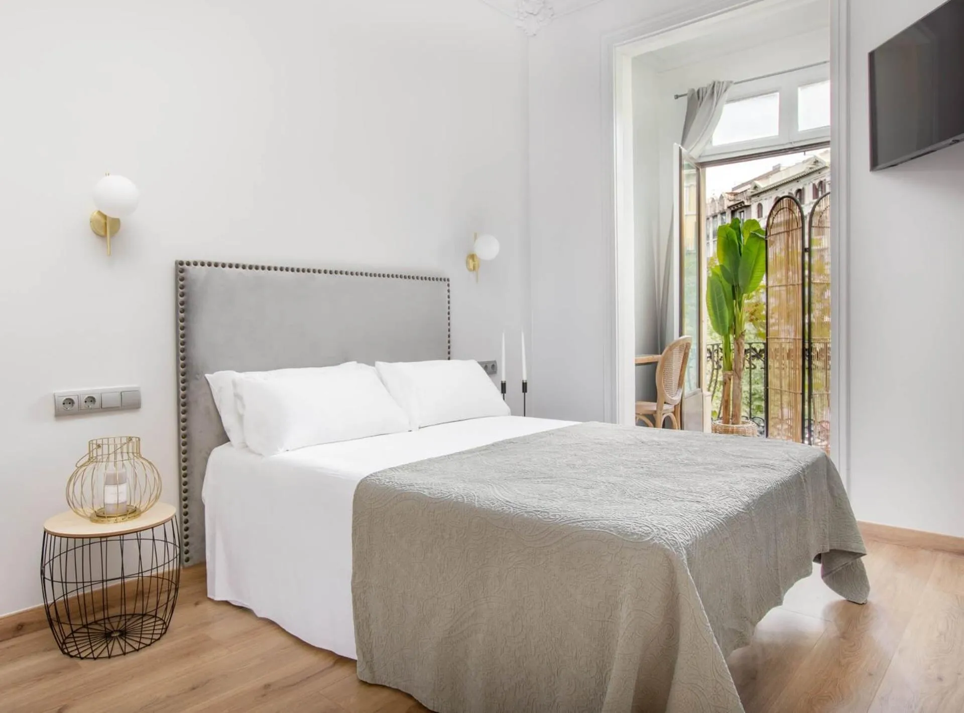 Photo of the whole room, Bed in La Maison de Barcelone