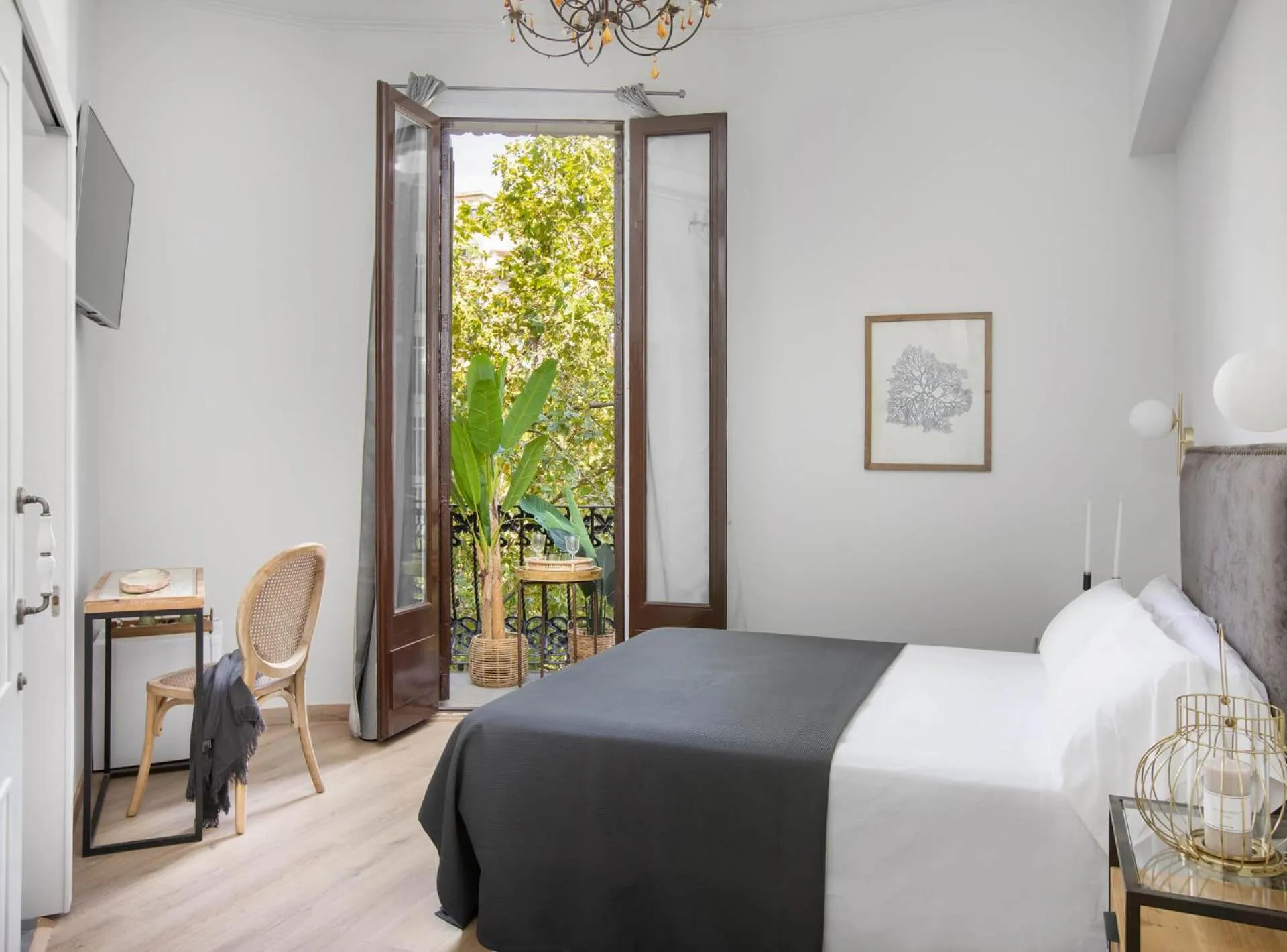 Photo of the whole room, Bed in La Maison de Barcelone