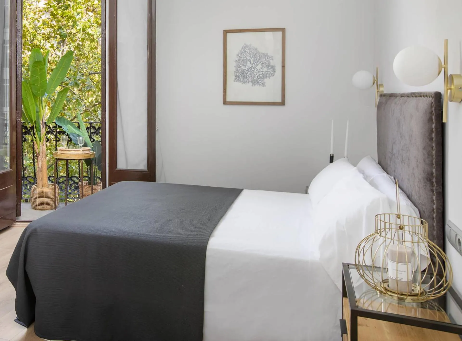 Photo of the whole room, Bed in La Maison de Barcelone
